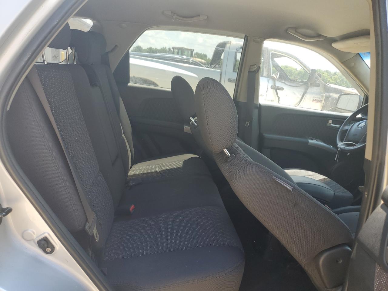 2006 Kia New Sportage    Silver vin: KNDJF723867196451
