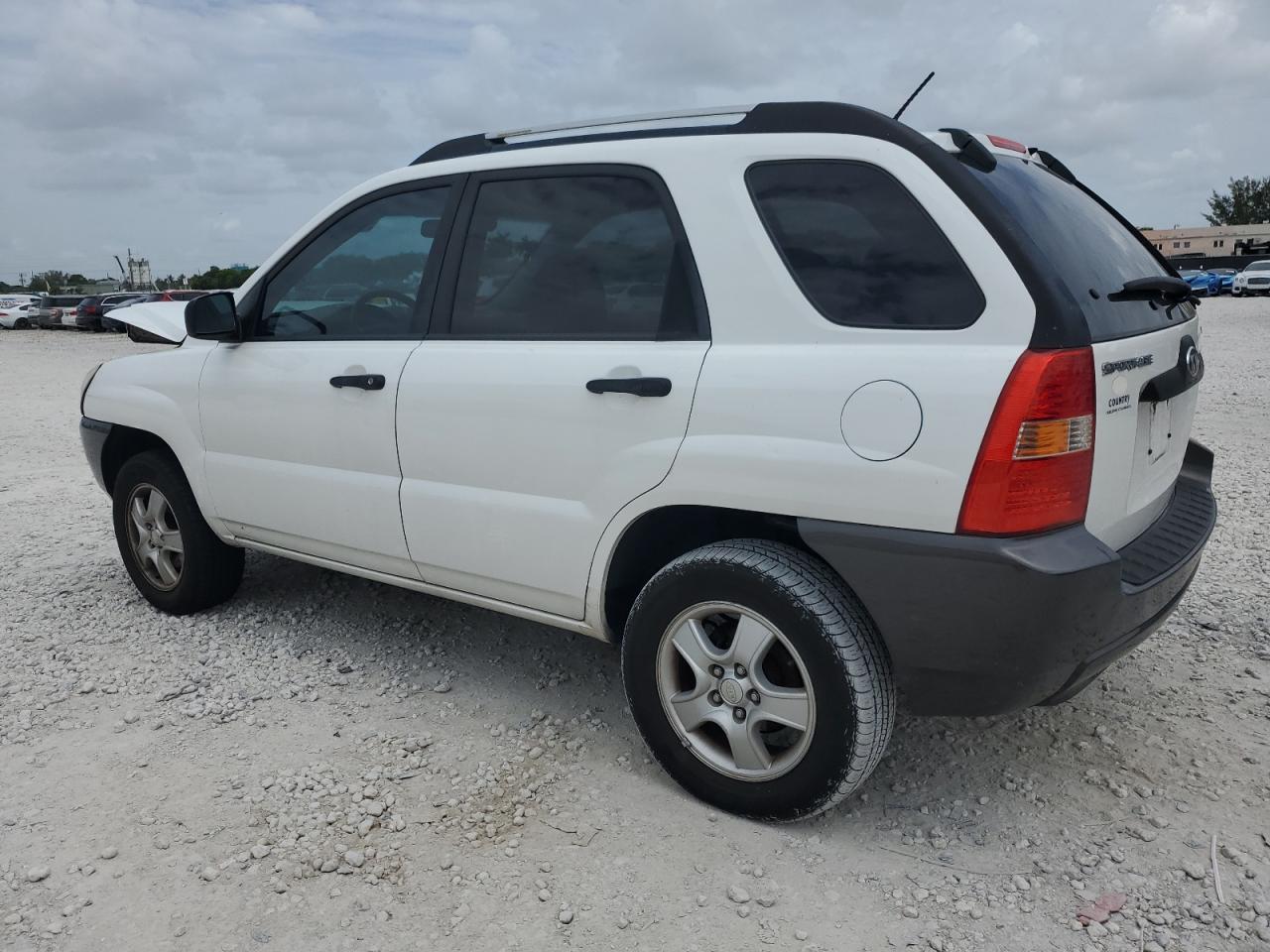 2006 Kia New Sportage    White vin: KNDJF724467186797