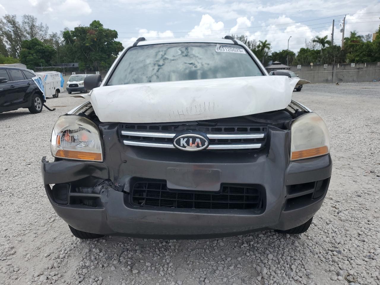 2006 Kia New Sportage    White vin: KNDJF724467186797