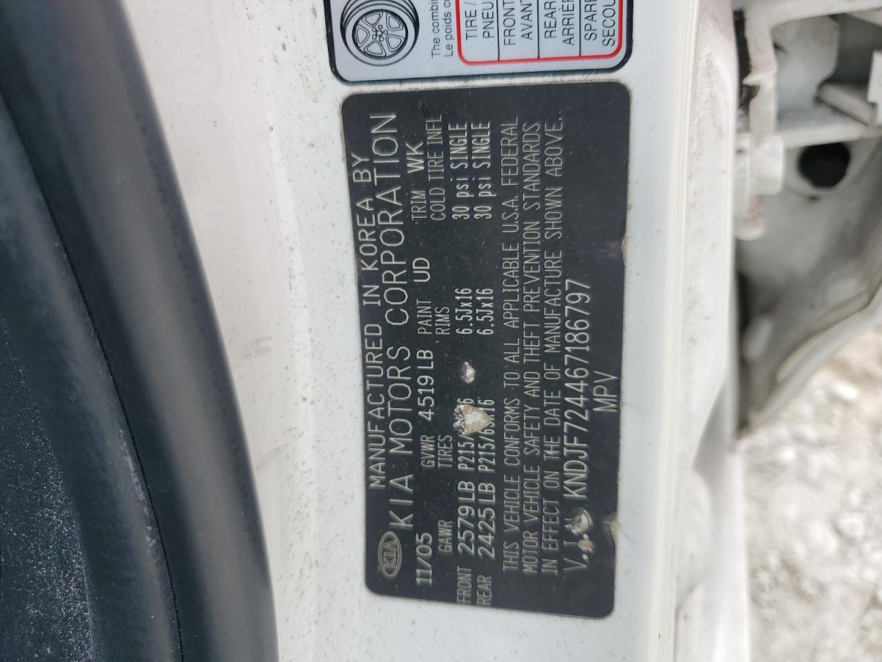 2006 Kia New Sportage    White vin: KNDJF724467186797