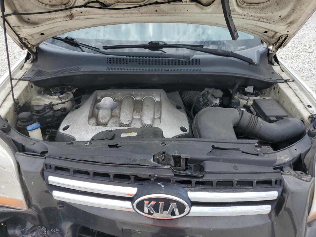 2006 Kia New Sportage    White vin: KNDJF724467186797