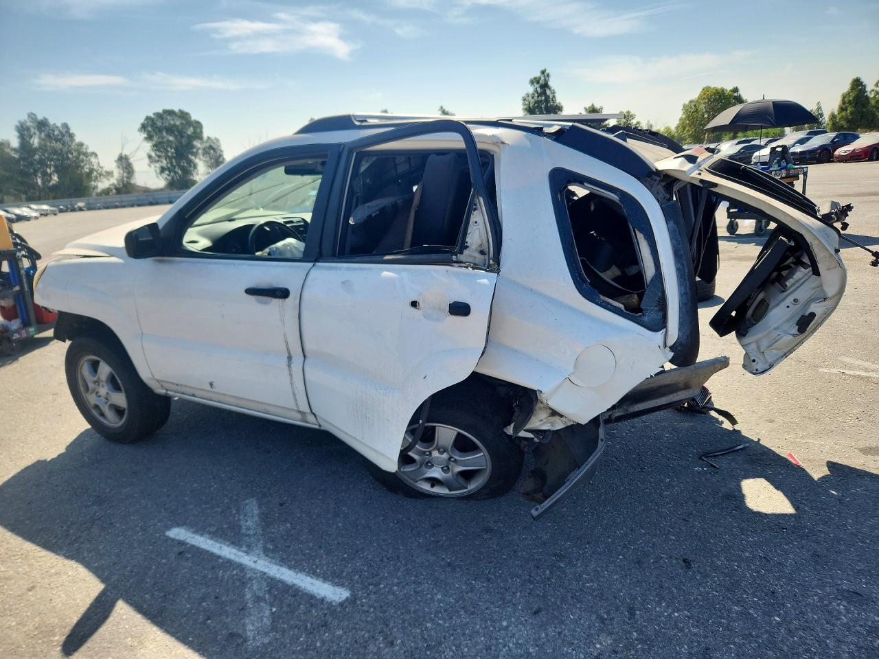 2005 Kia Sportage Lx White vin: KNDJF724557046238