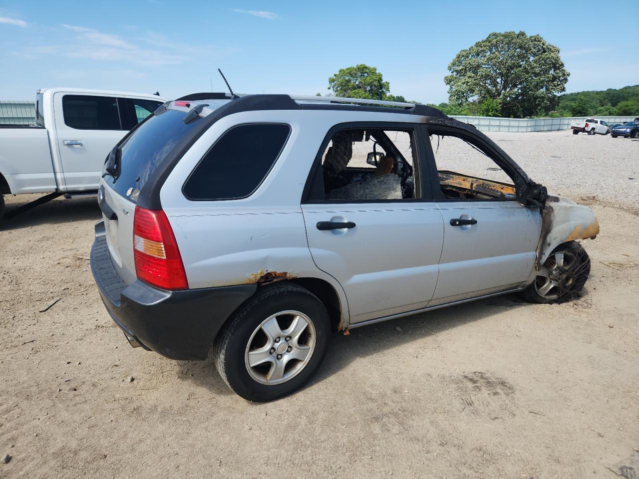 2006 Kia New Sportage    Серебряный vin: KNDJF724767244739