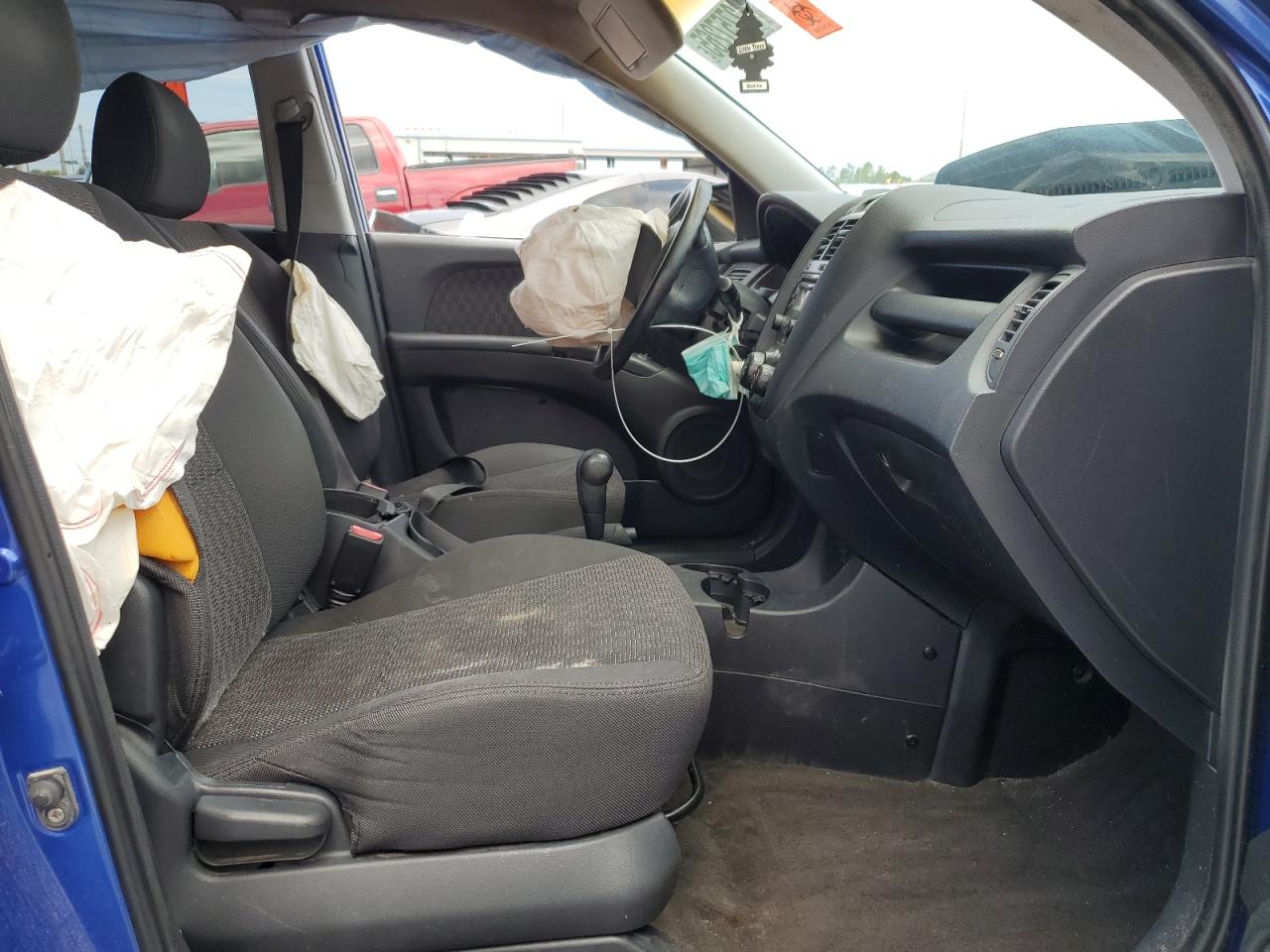 2006 Kia New Sportage    Blue vin: KNDJF724867185961