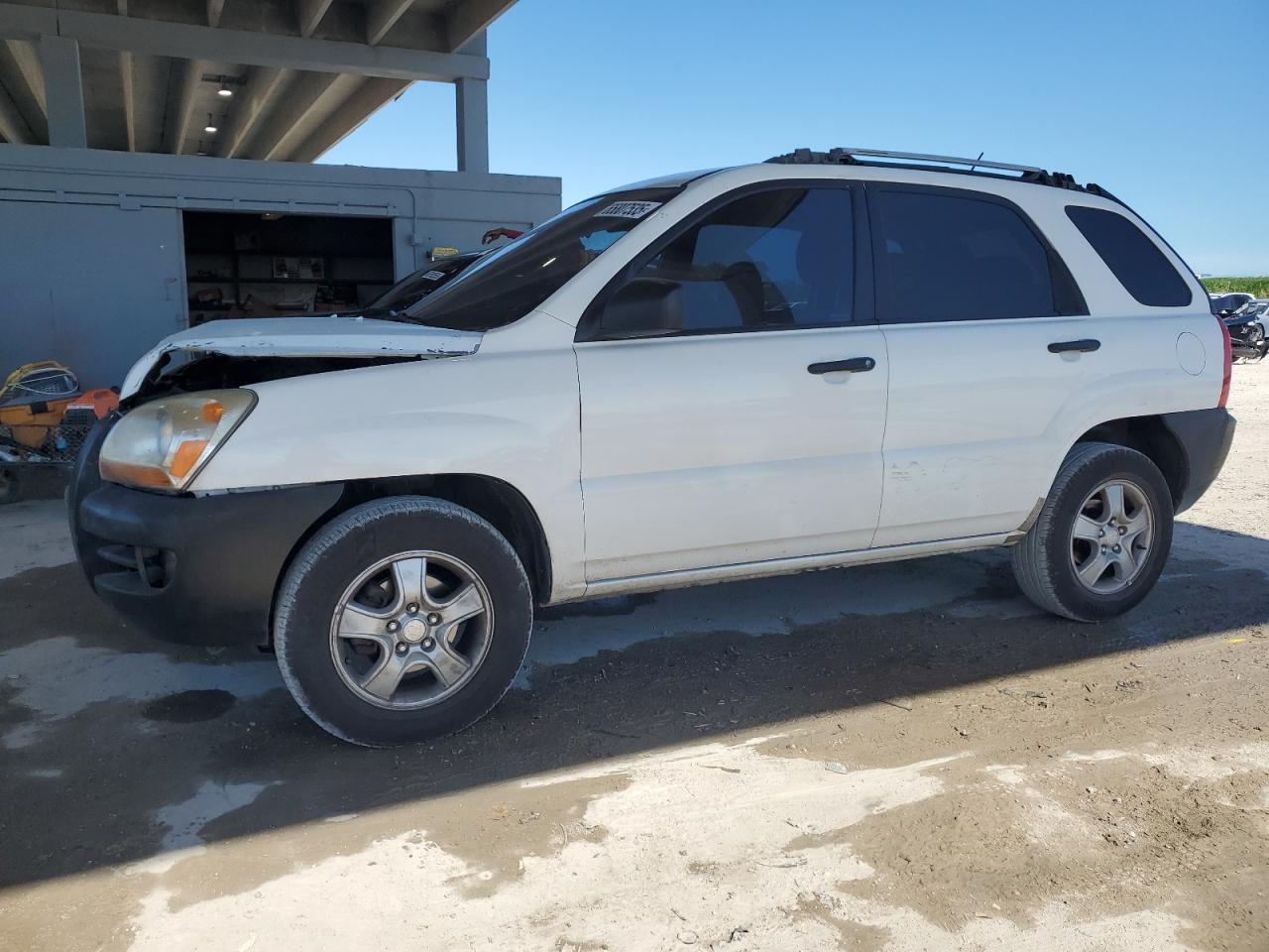 2005 Kia New Sportage White vin: KNDJF724X57085181