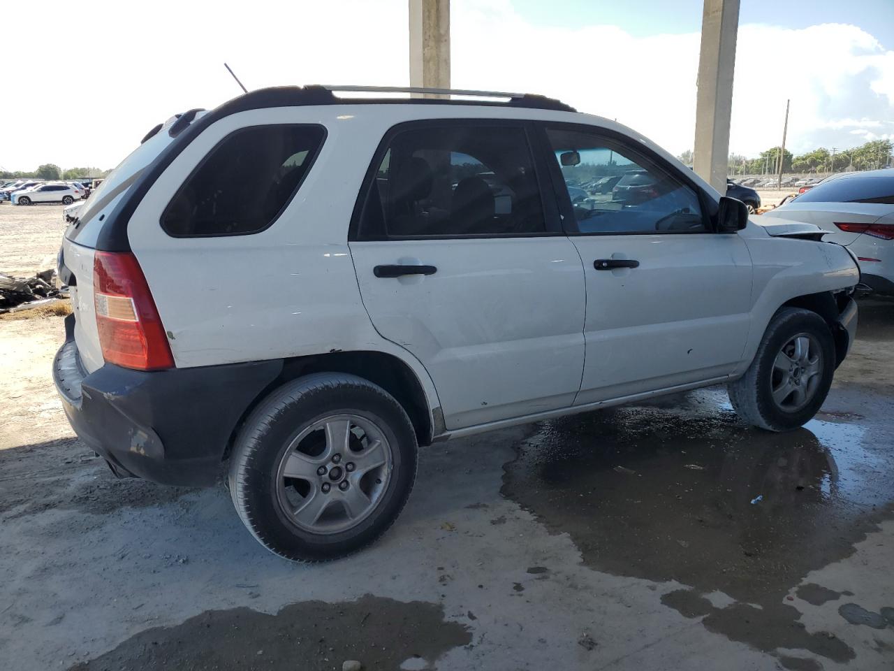 2005 Kia New Sportage Белый vin: KNDJF724X57085181