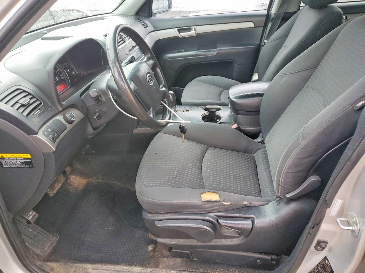 2009 Kia Borrego Silver vin: KNDJH741395016136
