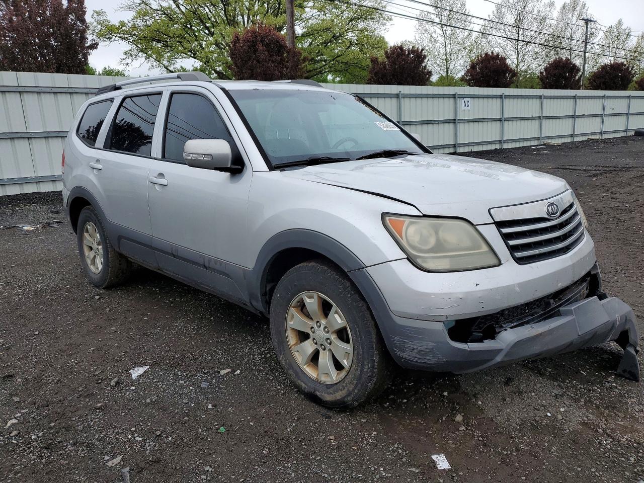 2009 Kia Borrego Silver vin: KNDJH741395016136
