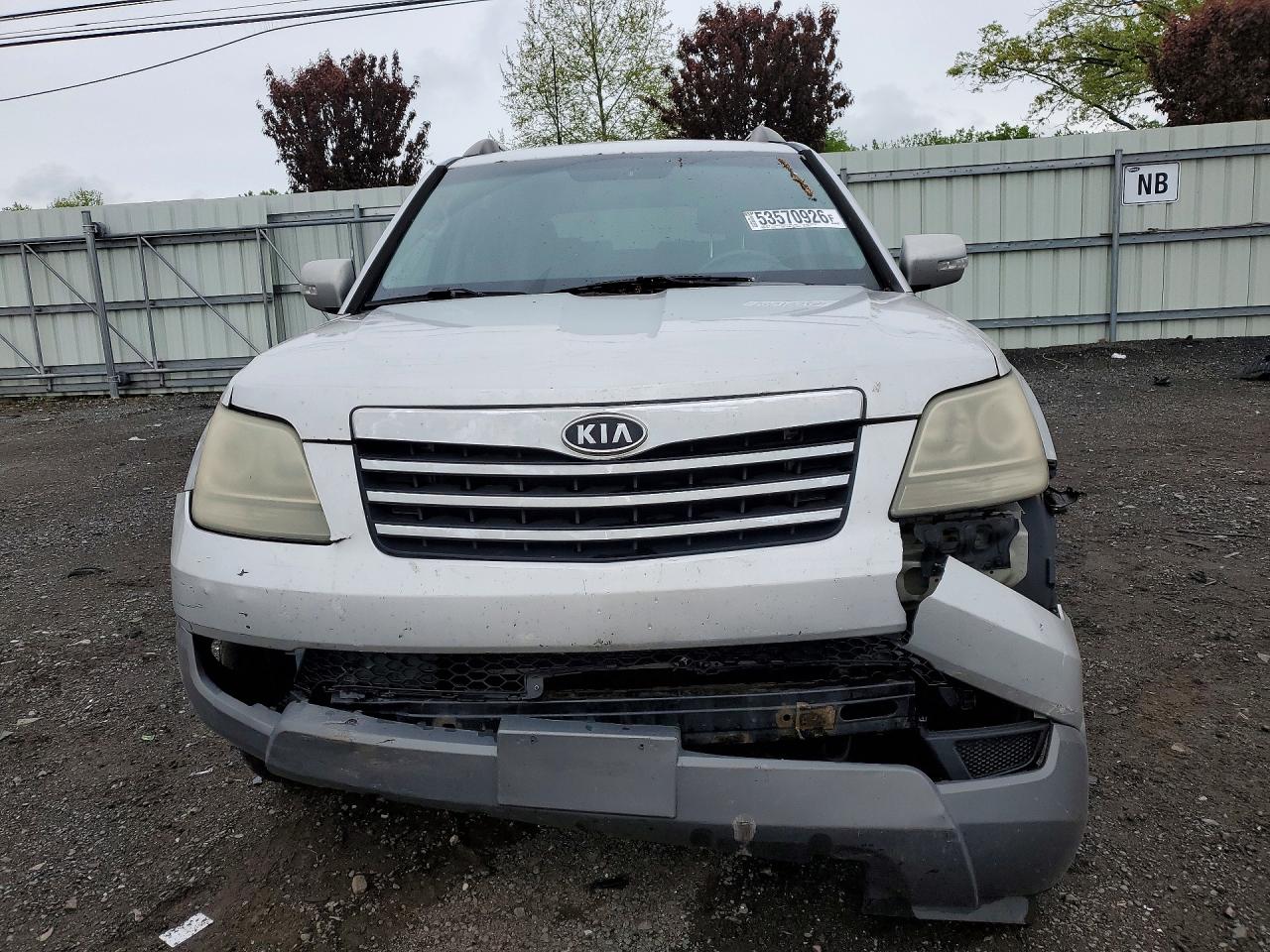 2009 Kia Borrego Silver vin: KNDJH741395016136
