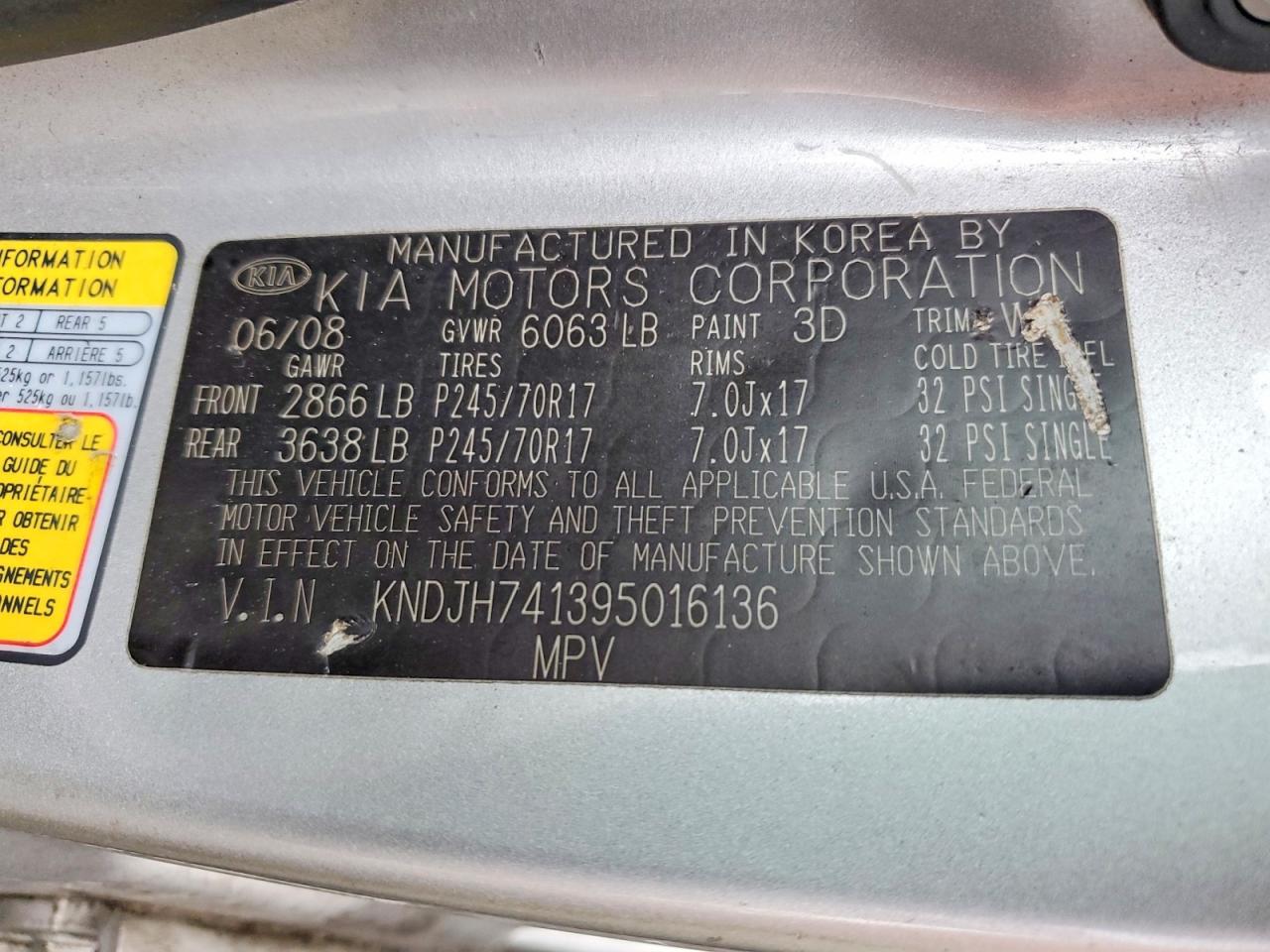 2009 Kia Borrego Silver vin: KNDJH741395016136