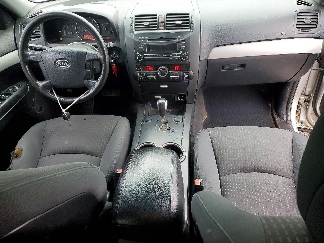 2009 Kia Borrego Silver vin: KNDJH741395016136
