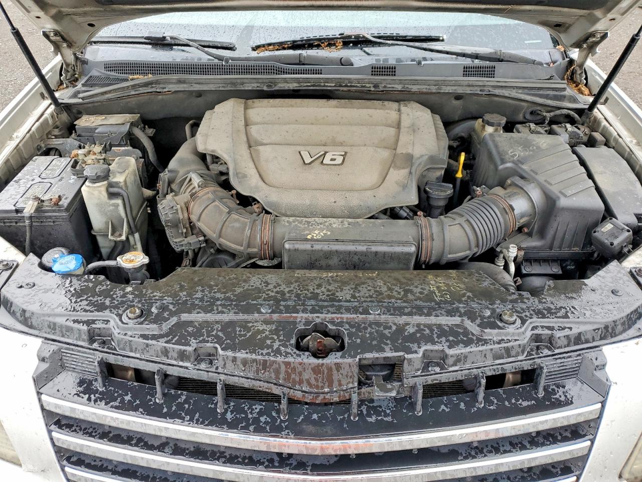 2009 Kia Borrego Silver vin: KNDJH741395016136