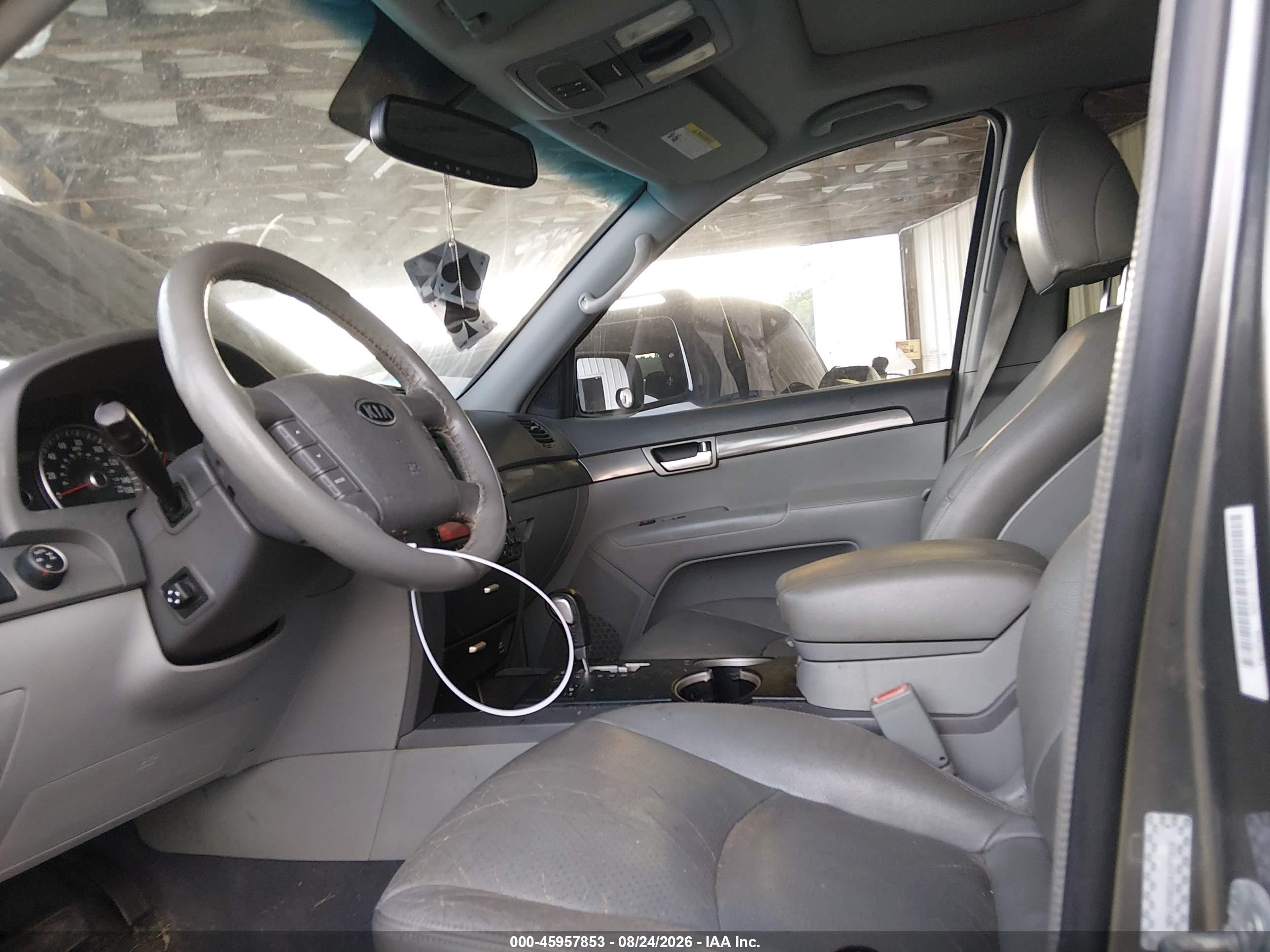 2009 Kia Borrego Ex V8 Silver vin: KNDJH742595027485