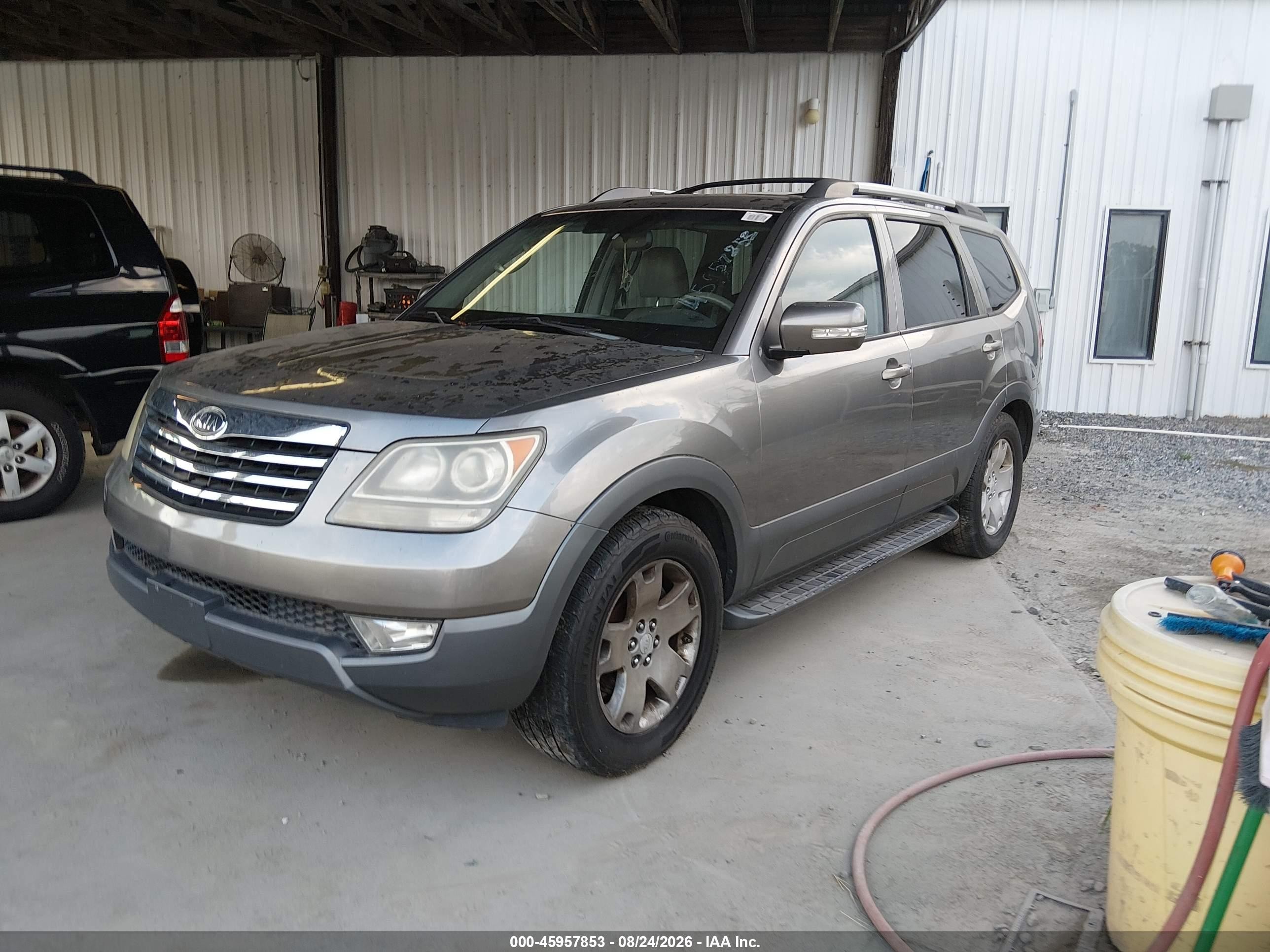 2009 Kia Borrego Ex V8 Silver vin: KNDJH742595027485