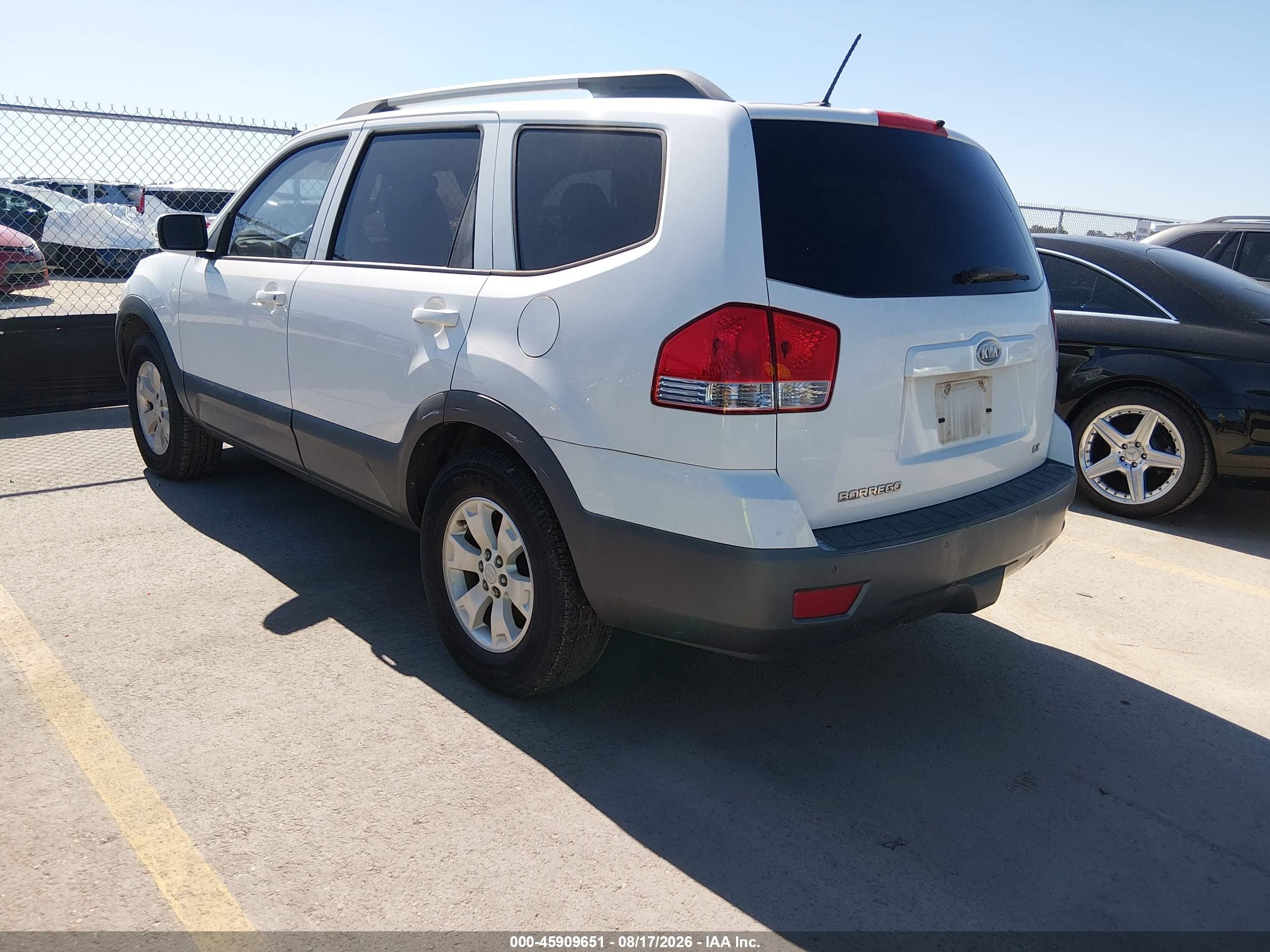 2009 Kia Borrego Lx White vin: KNDJJ741395036729