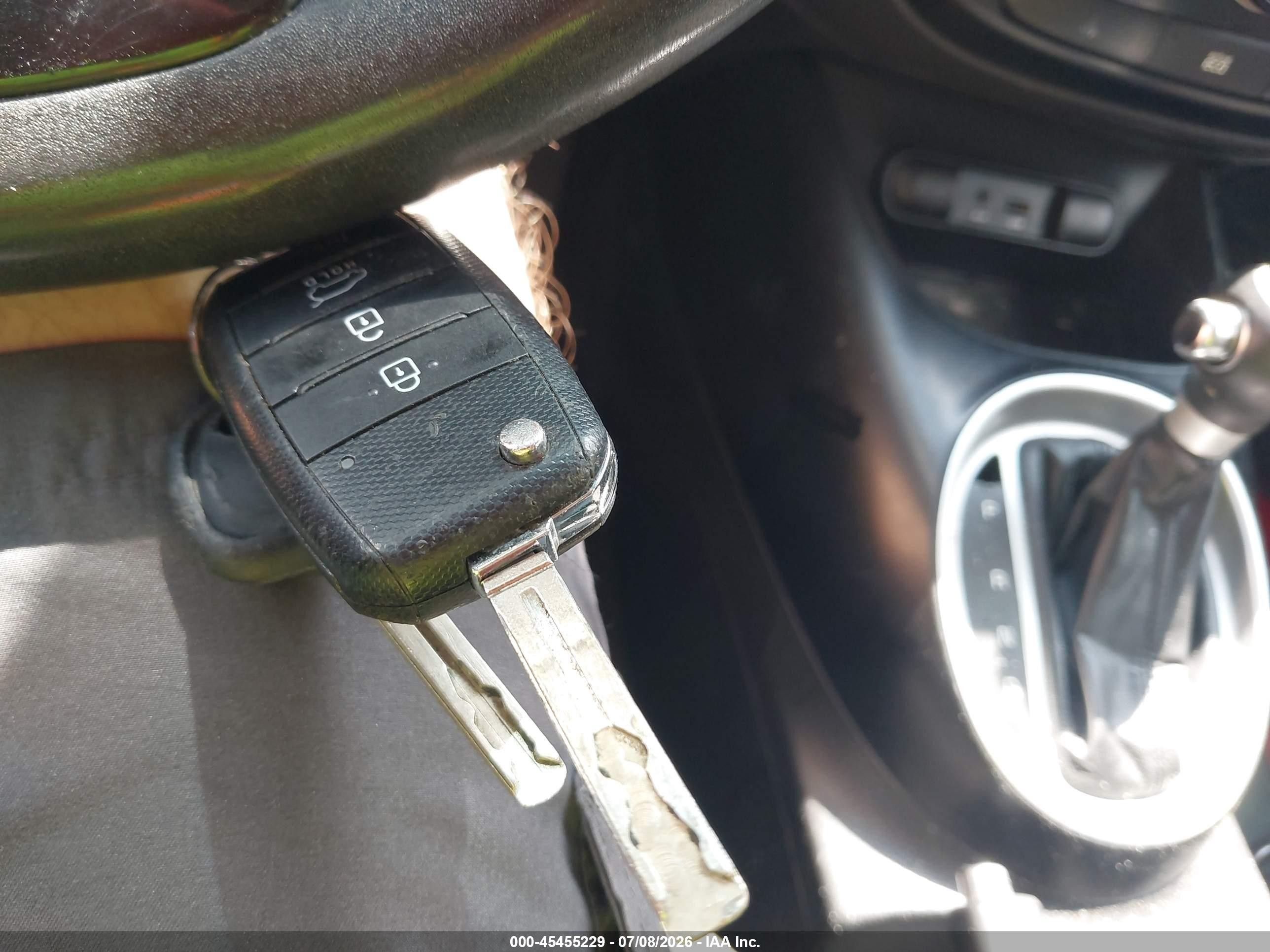 2014 Kia Soul   Light Blue vin: KNDJN2A20E7001584