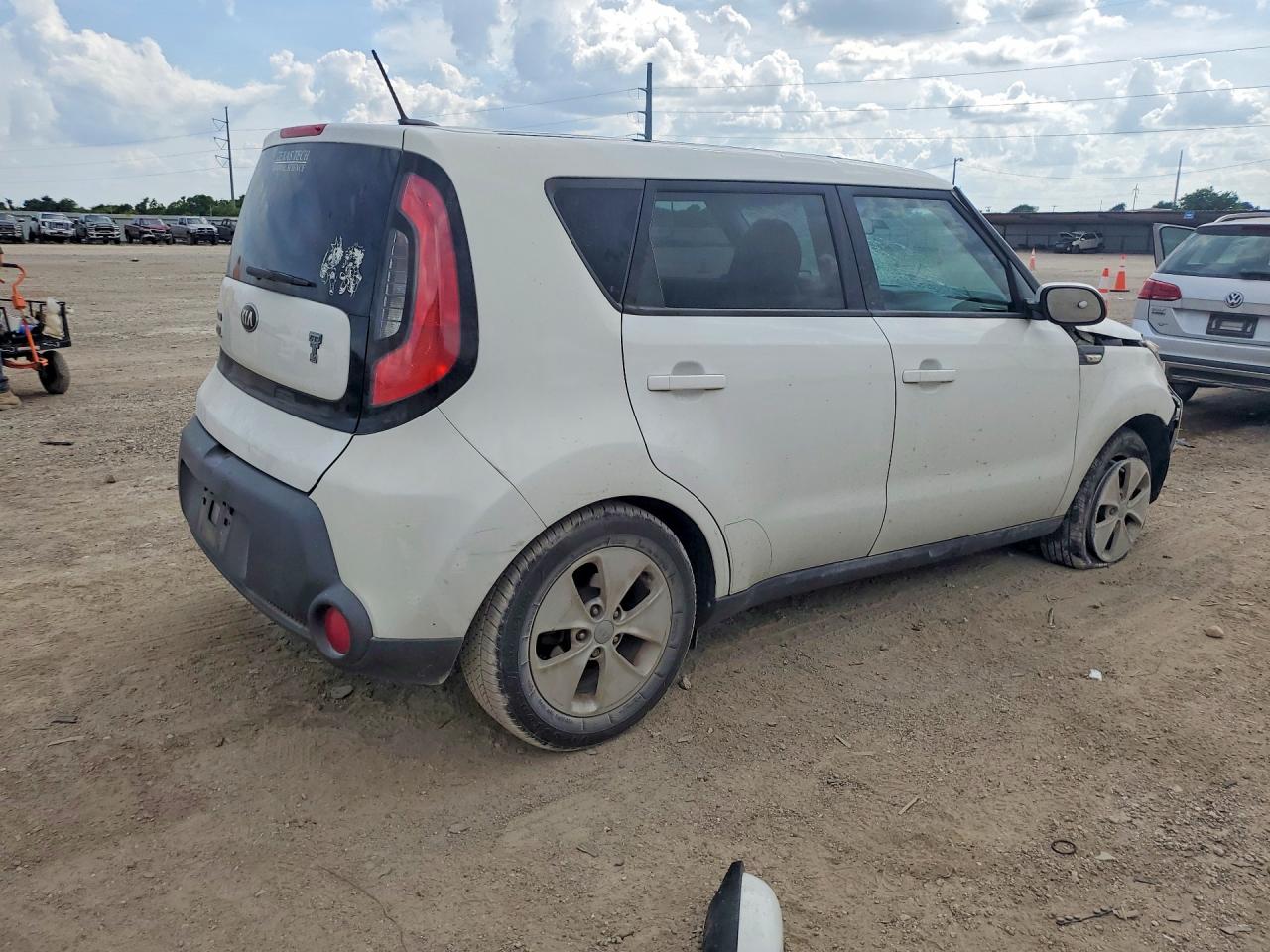 2014 Kia Soul Base White vin: KNDJN2A20E7010673