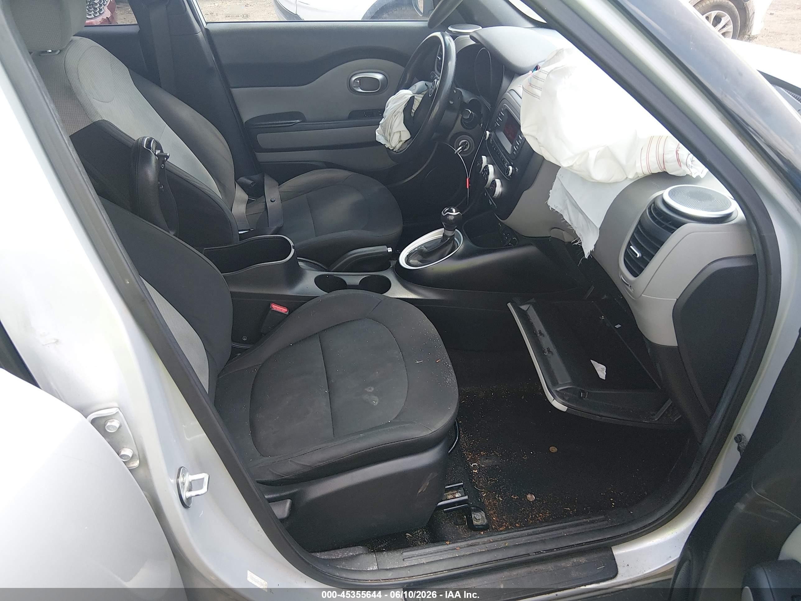 2014 Kia Soul   Silver vin: KNDJN2A20E7734041