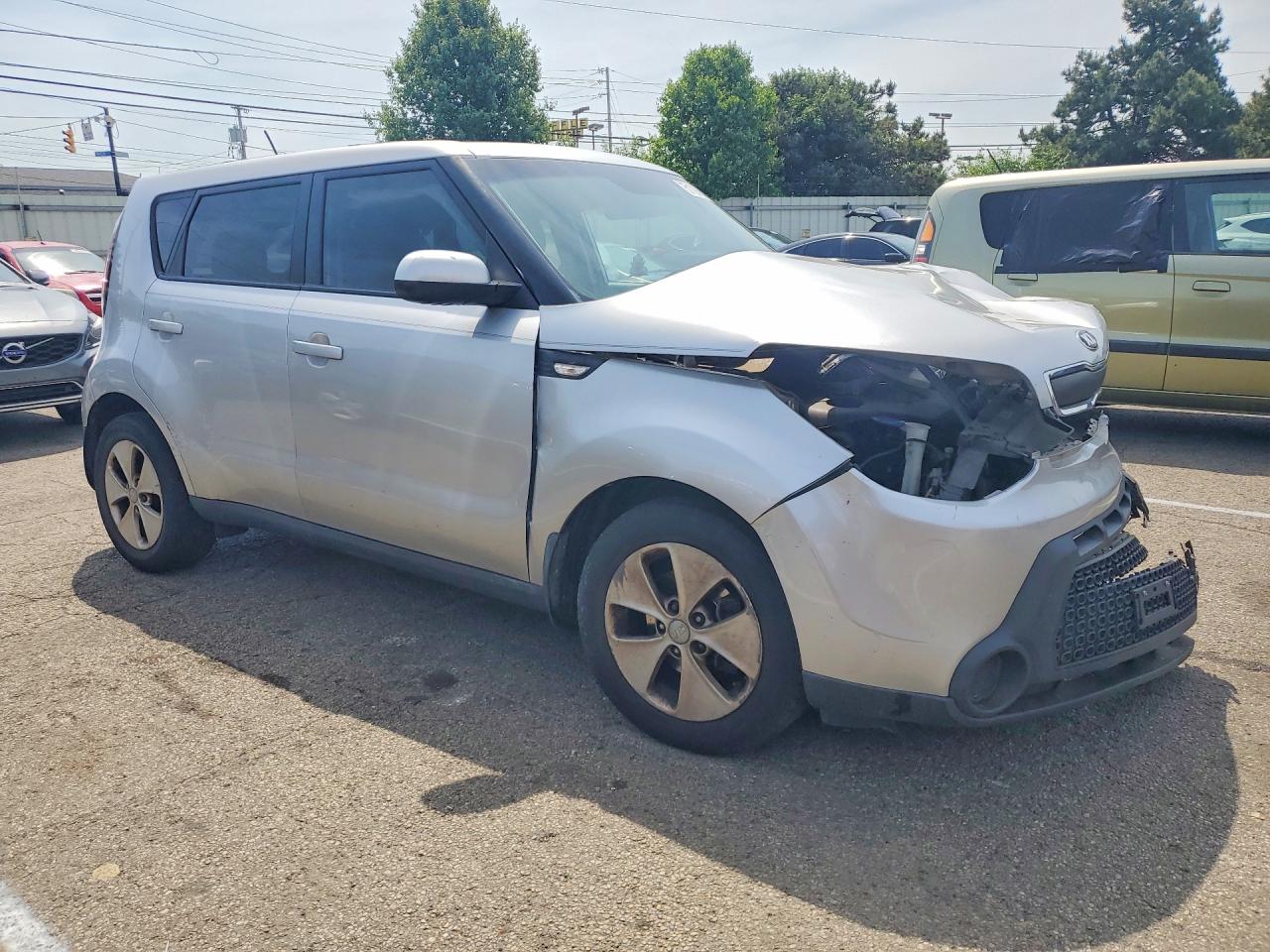 2014 Kia Soul Base Silver vin: KNDJN2A20E7739577