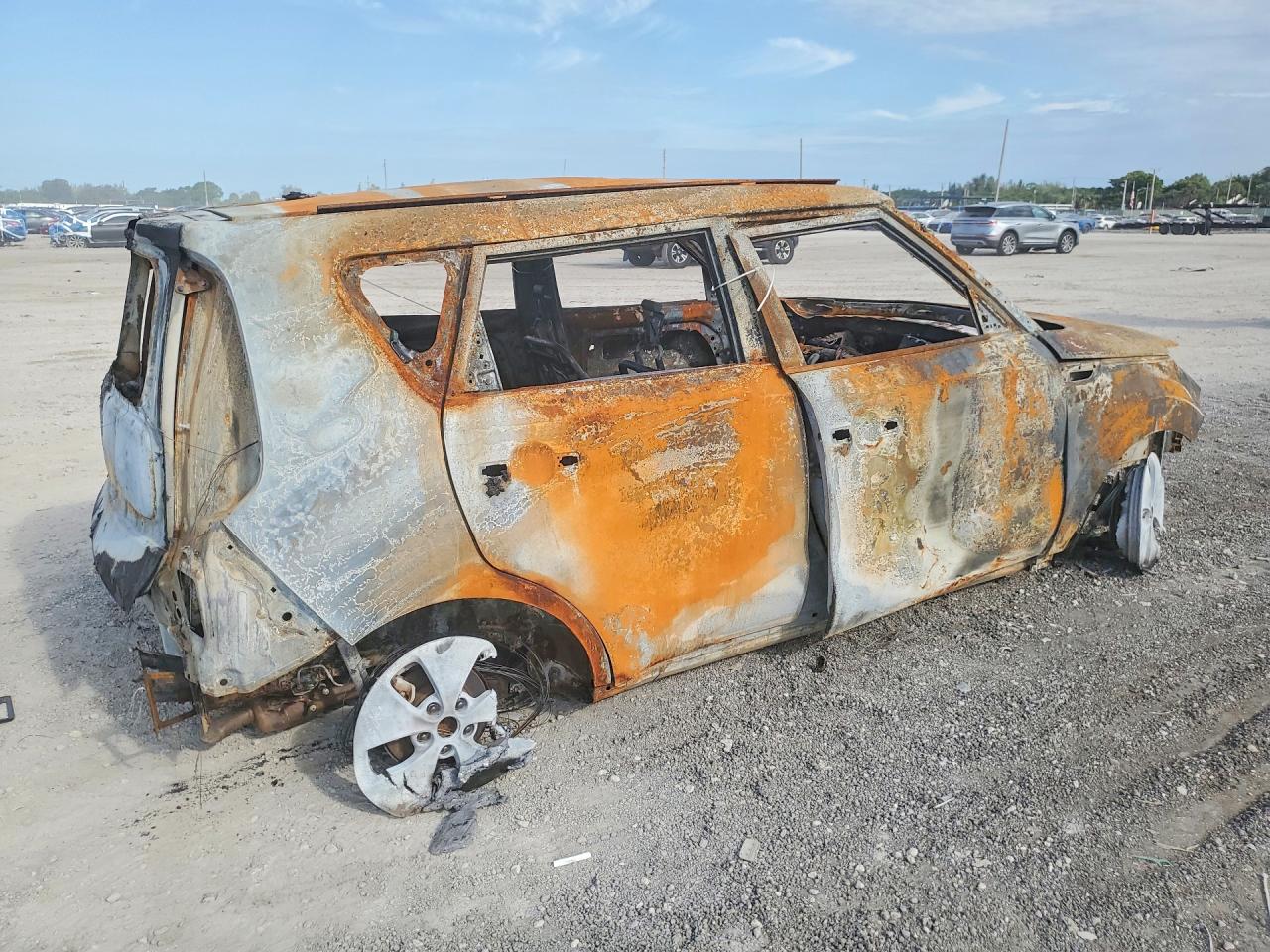 2015 Kia Soul Base Burn vin: KNDJN2A20F7111794