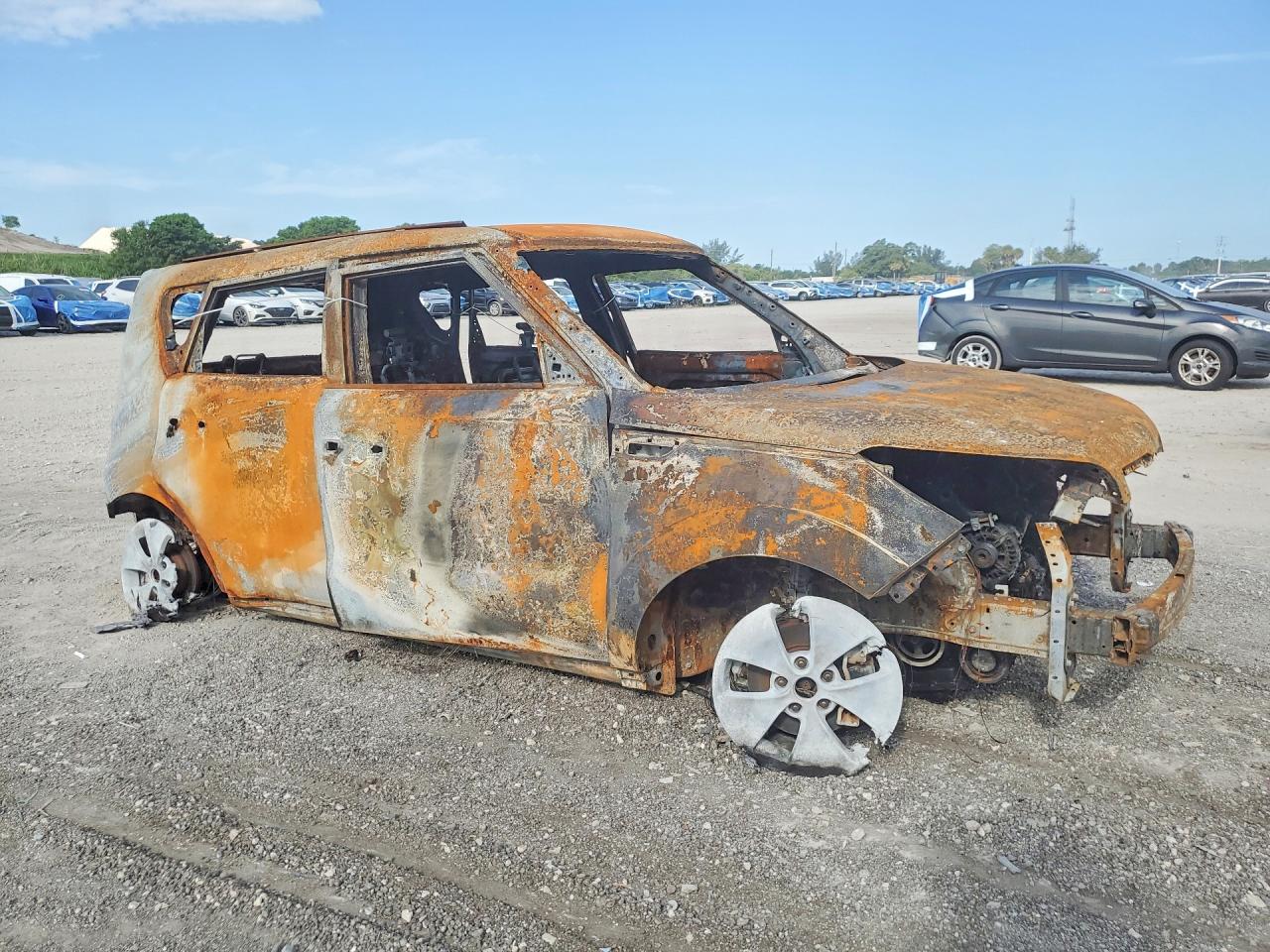 2015 Kia Soul Base Burn vin: KNDJN2A20F7111794