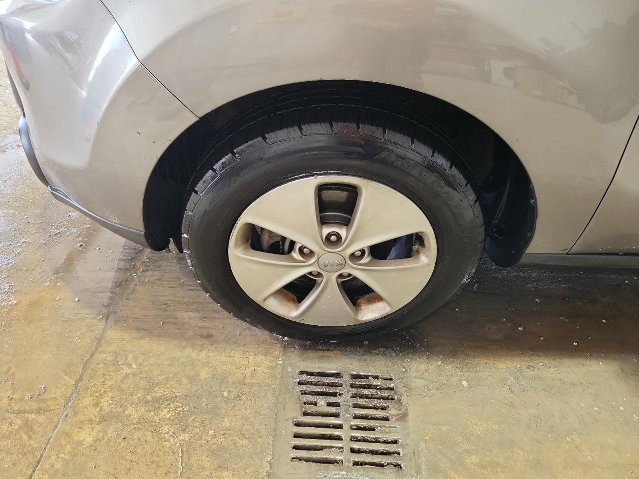 2015 Kia Soul Base Beige vin: KNDJN2A20F7126599 Damage: Left Front Wheel, Chipped, 2