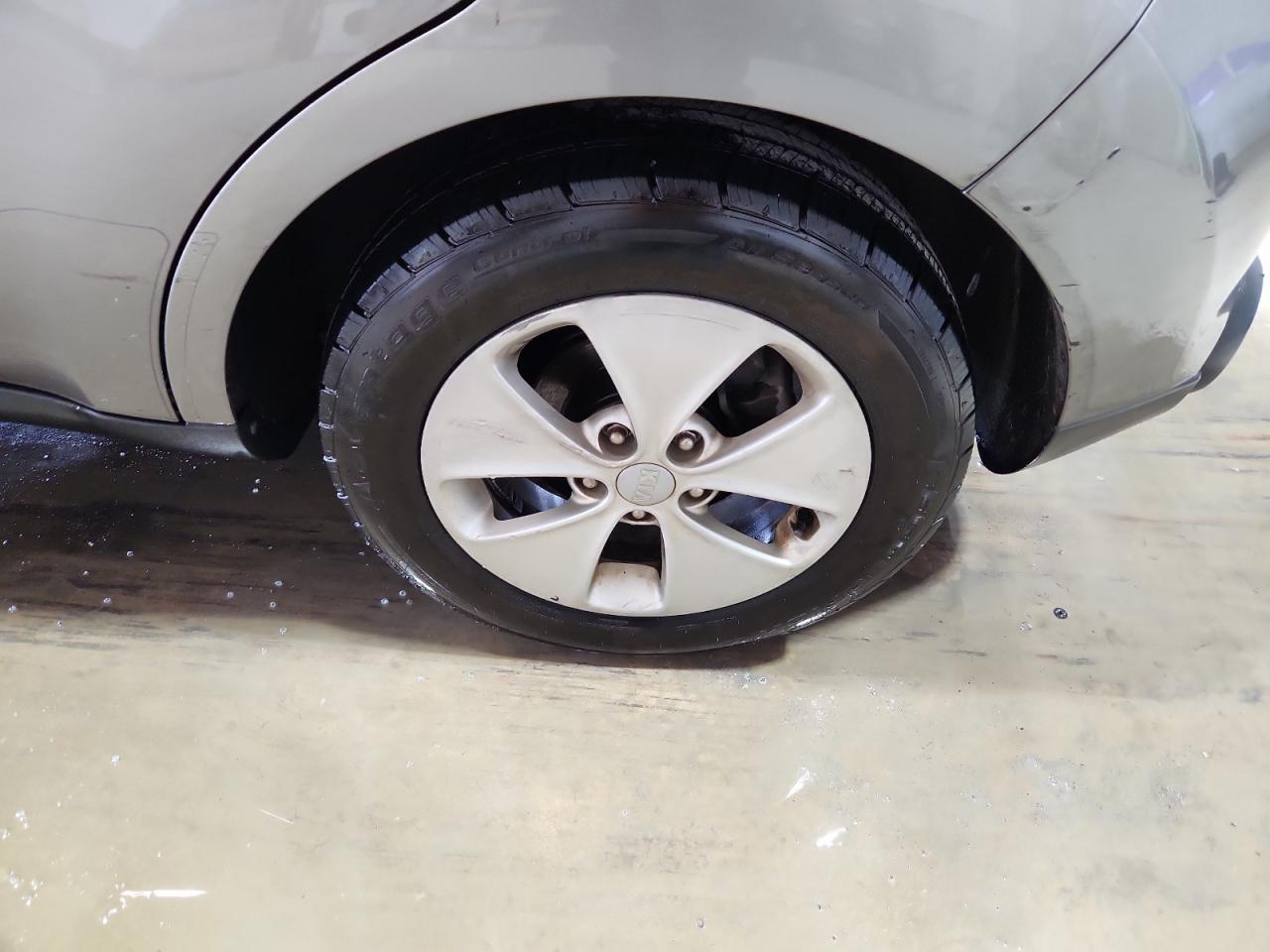 2015 Kia Soul Base Beige vin: KNDJN2A20F7126599 Damage: Left Rear Wheel, Curb Rash, 5 To 6 Inches