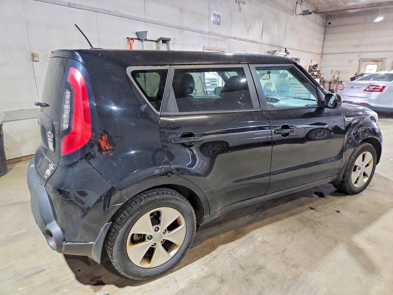 2015 Kia Soul Base Черный vin: KNDJN2A20F7168805