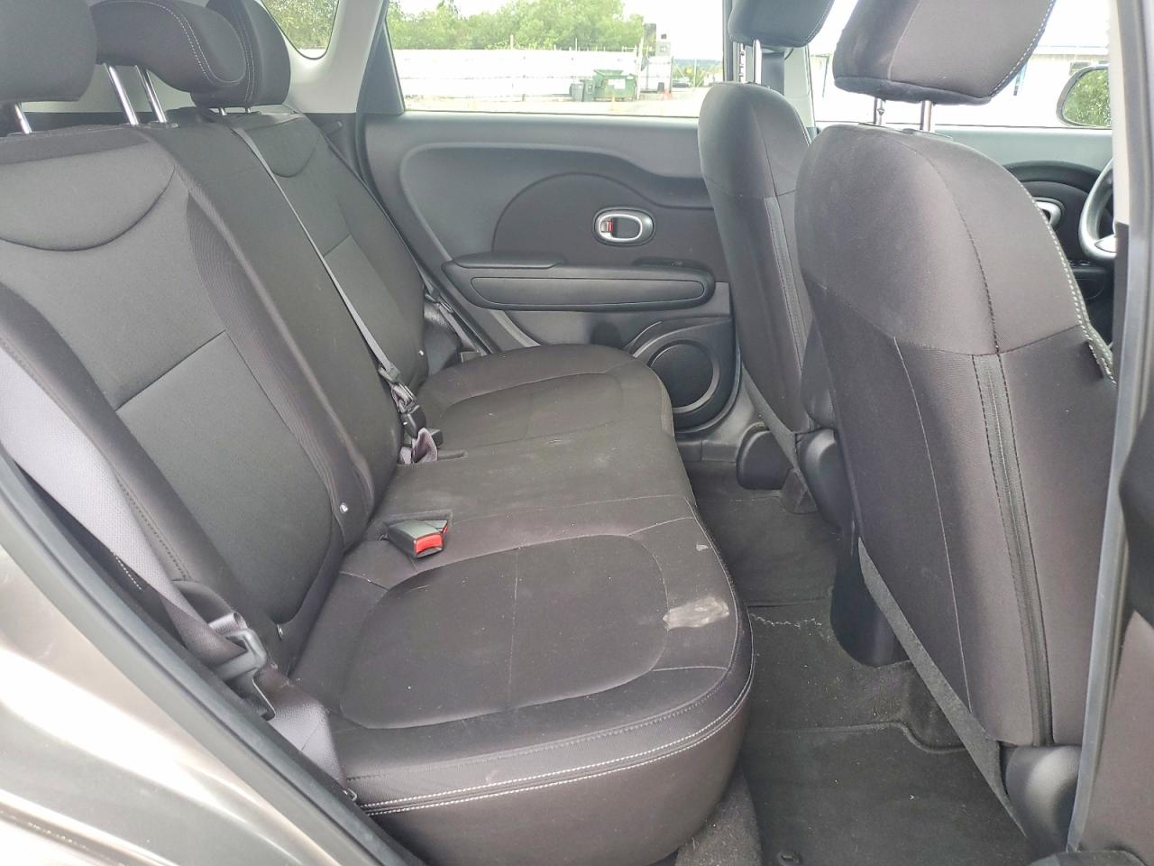 2015 Kia Soul Base Silver vin: KNDJN2A20F7186950