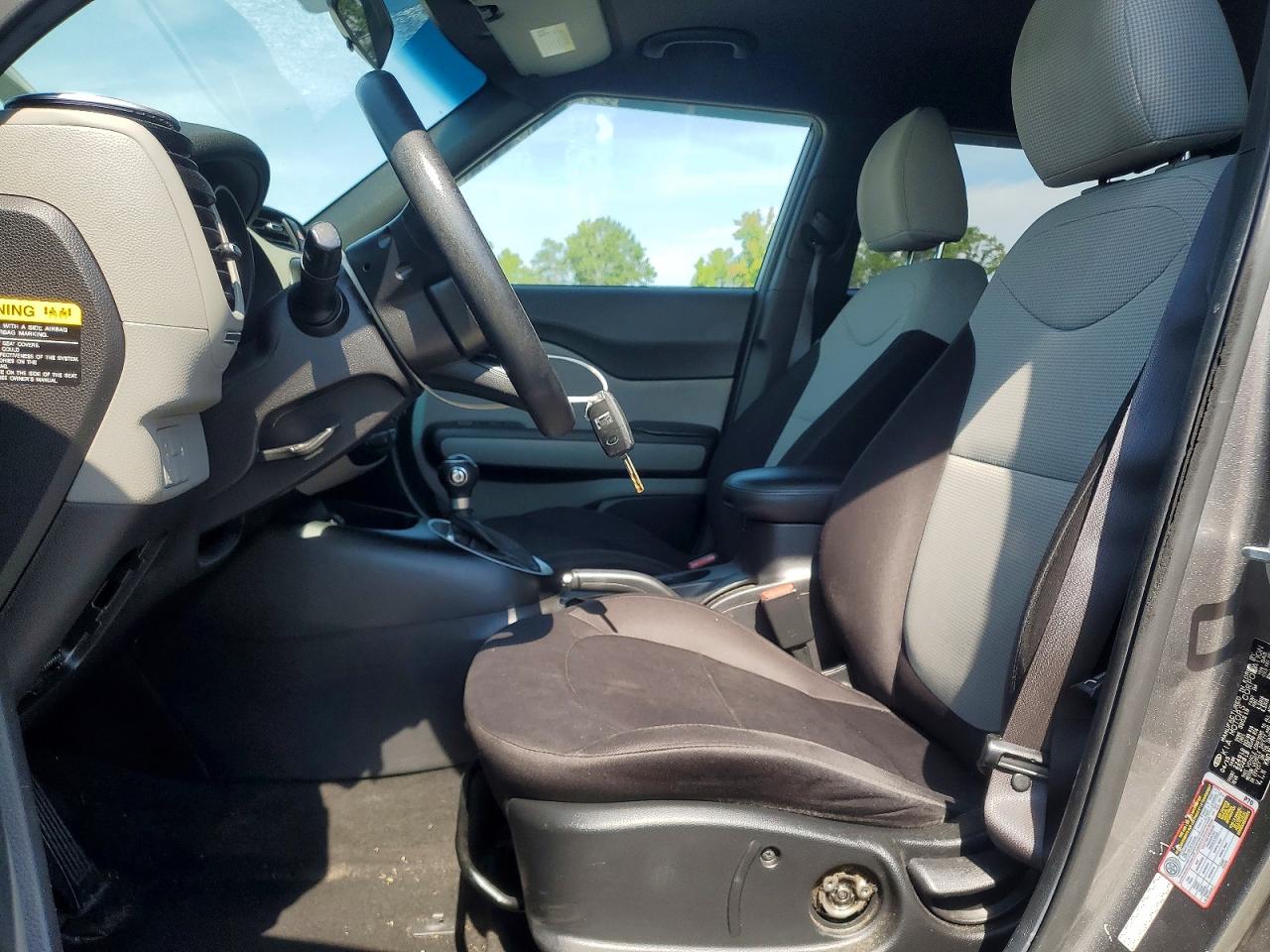 2015 Kia Soul Base Gray vin: KNDJN2A20F7227156