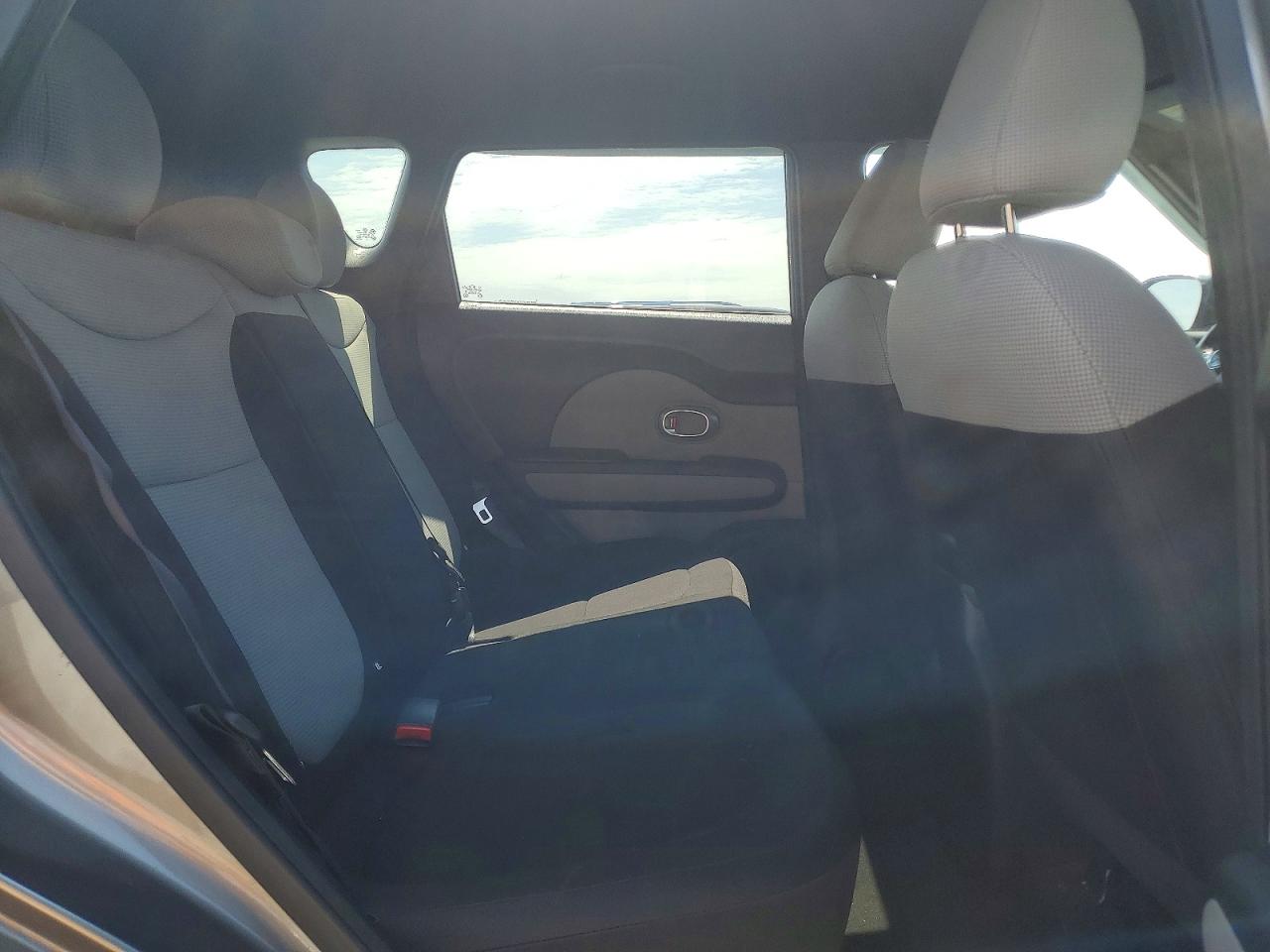 2015 Kia Soul Base Gray vin: KNDJN2A20F7227156