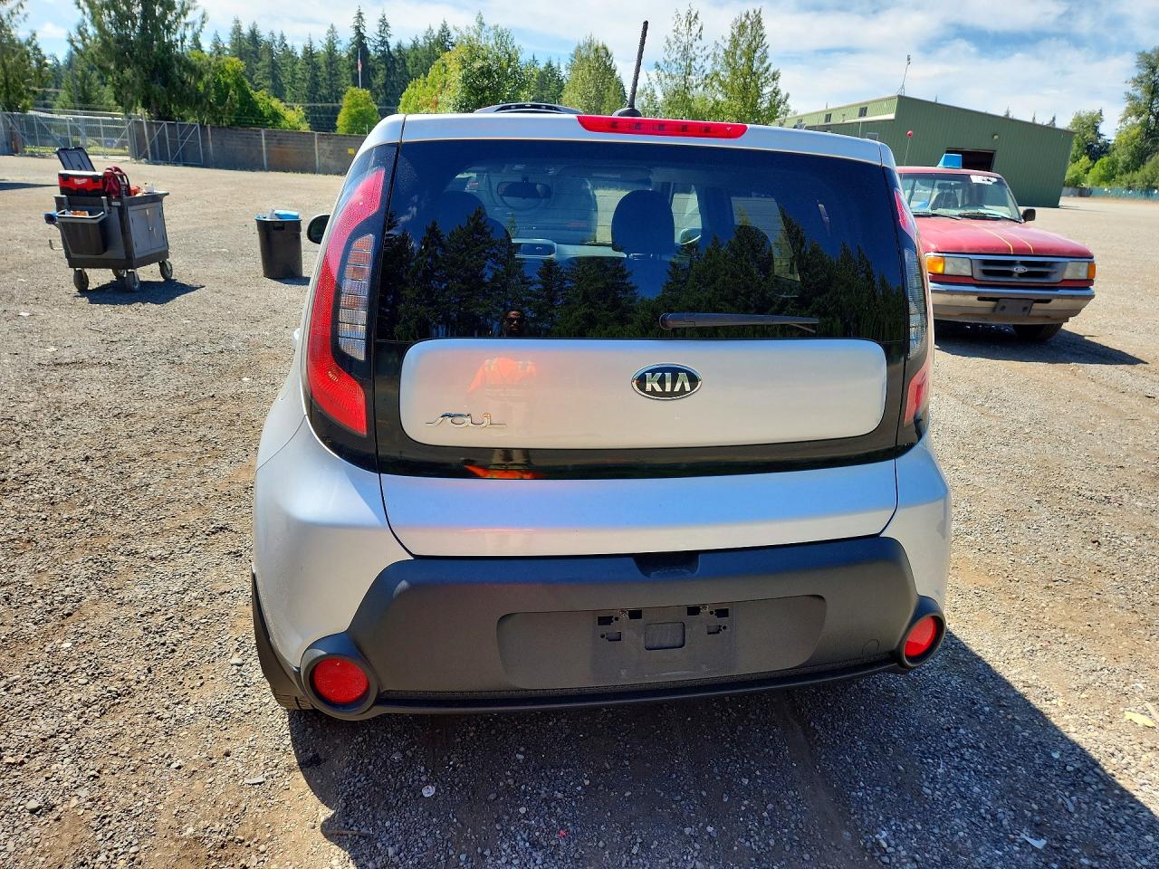 2015 Kia Soul Base Silver vin: KNDJN2A20F7749995