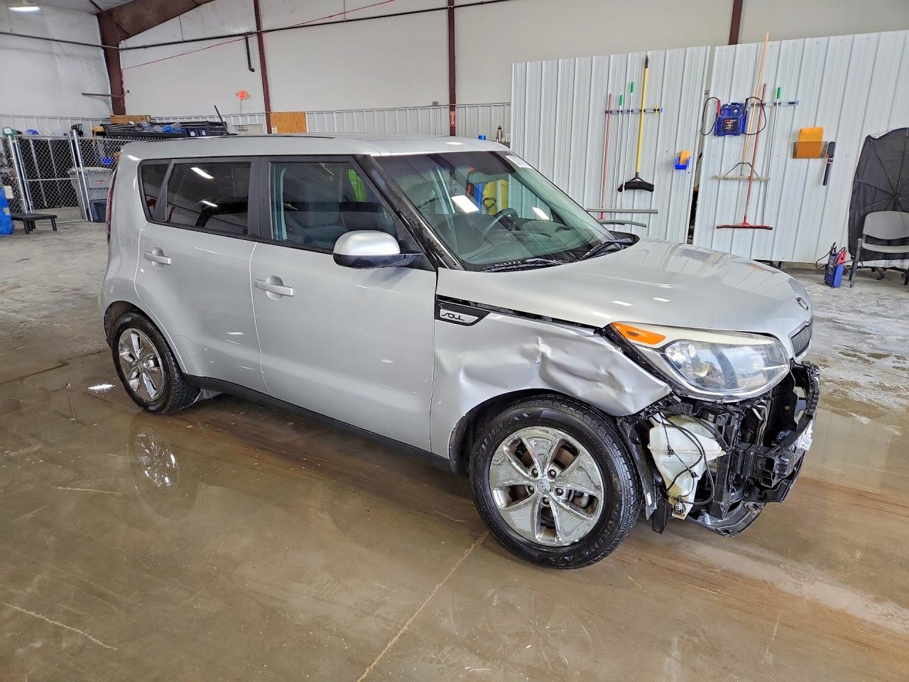 2015 Kia Soul Base Серебряный vin: KNDJN2A20F7778591