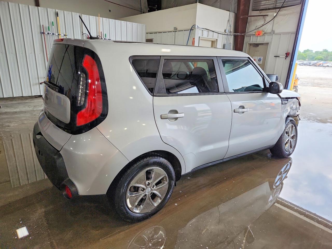 2015 Kia Soul Base Серебряный vin: KNDJN2A20F7778591