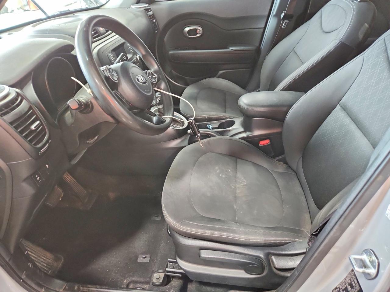 2015 Kia Soul Base Серебряный vin: KNDJN2A20F7778591