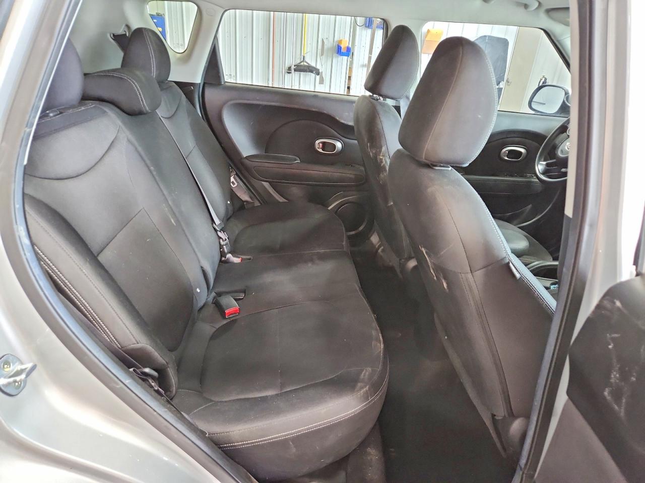 2015 Kia Soul Base Серебряный vin: KNDJN2A20F7778591