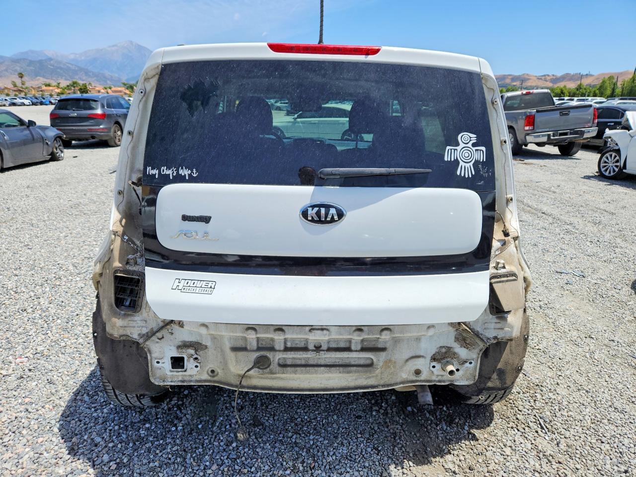 2015 Kia Soul Base White vin: KNDJN2A20F7789686
