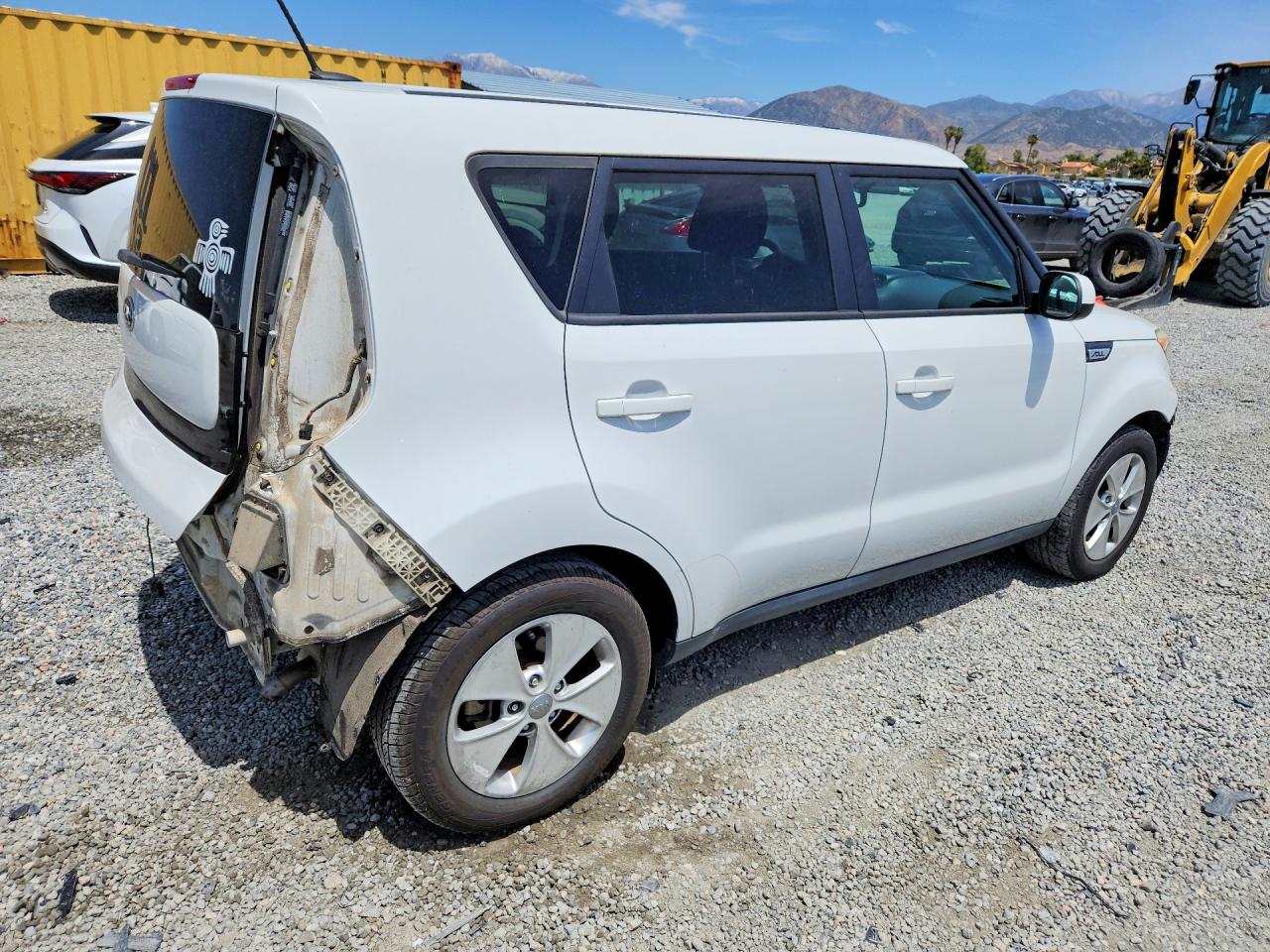 2015 Kia Soul Base White vin: KNDJN2A20F7789686