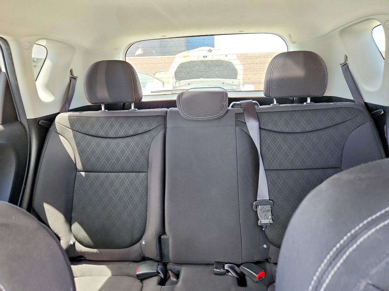 2015 Kia Soul Base White vin: KNDJN2A20F7789686