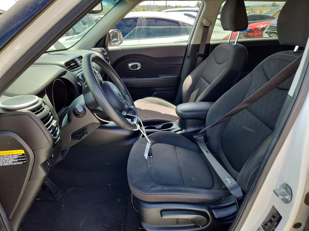 2015 Kia Soul Base White vin: KNDJN2A20F7789686