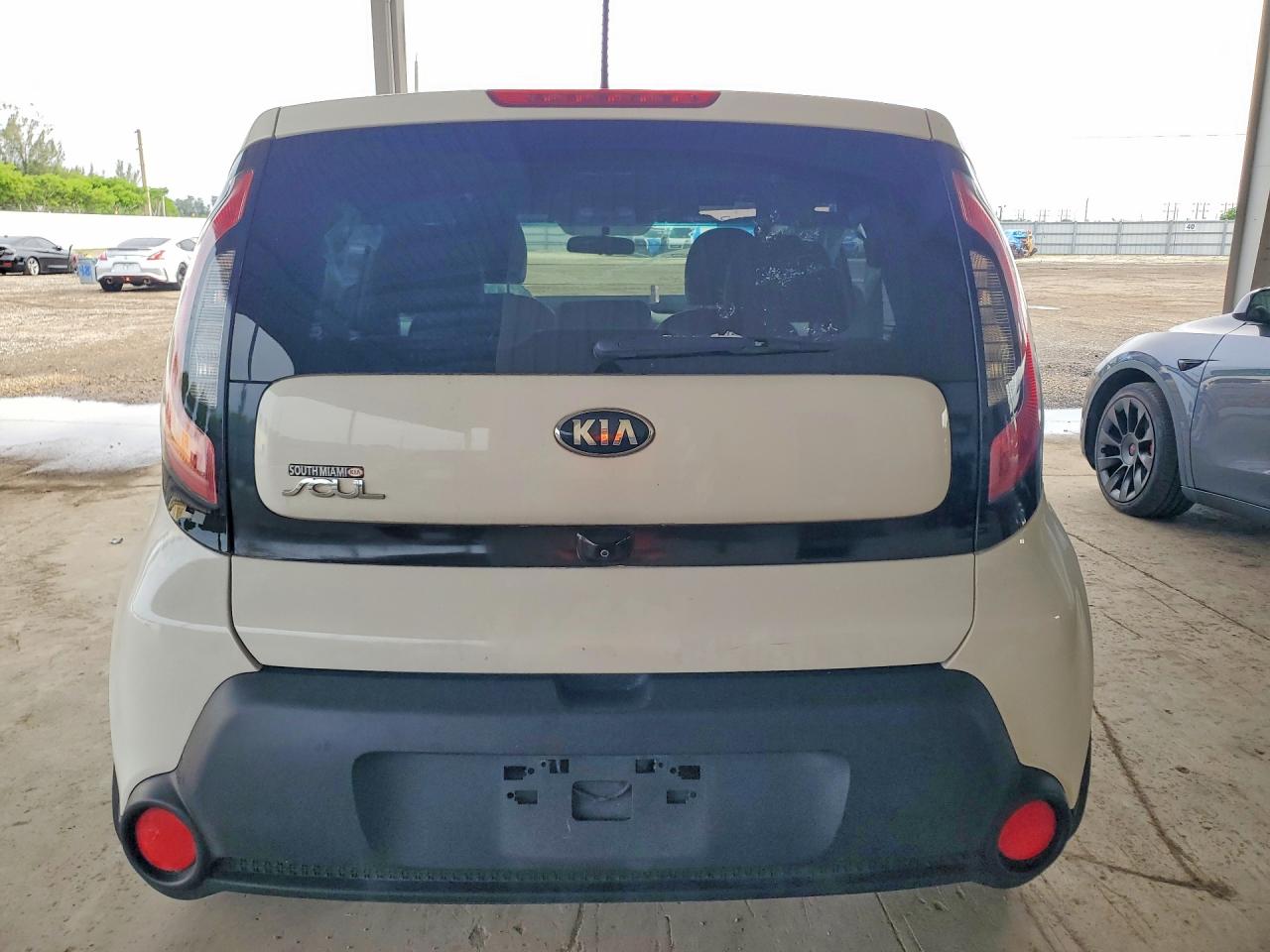 2016 Kia Soul Base White vin: KNDJN2A20G7377530