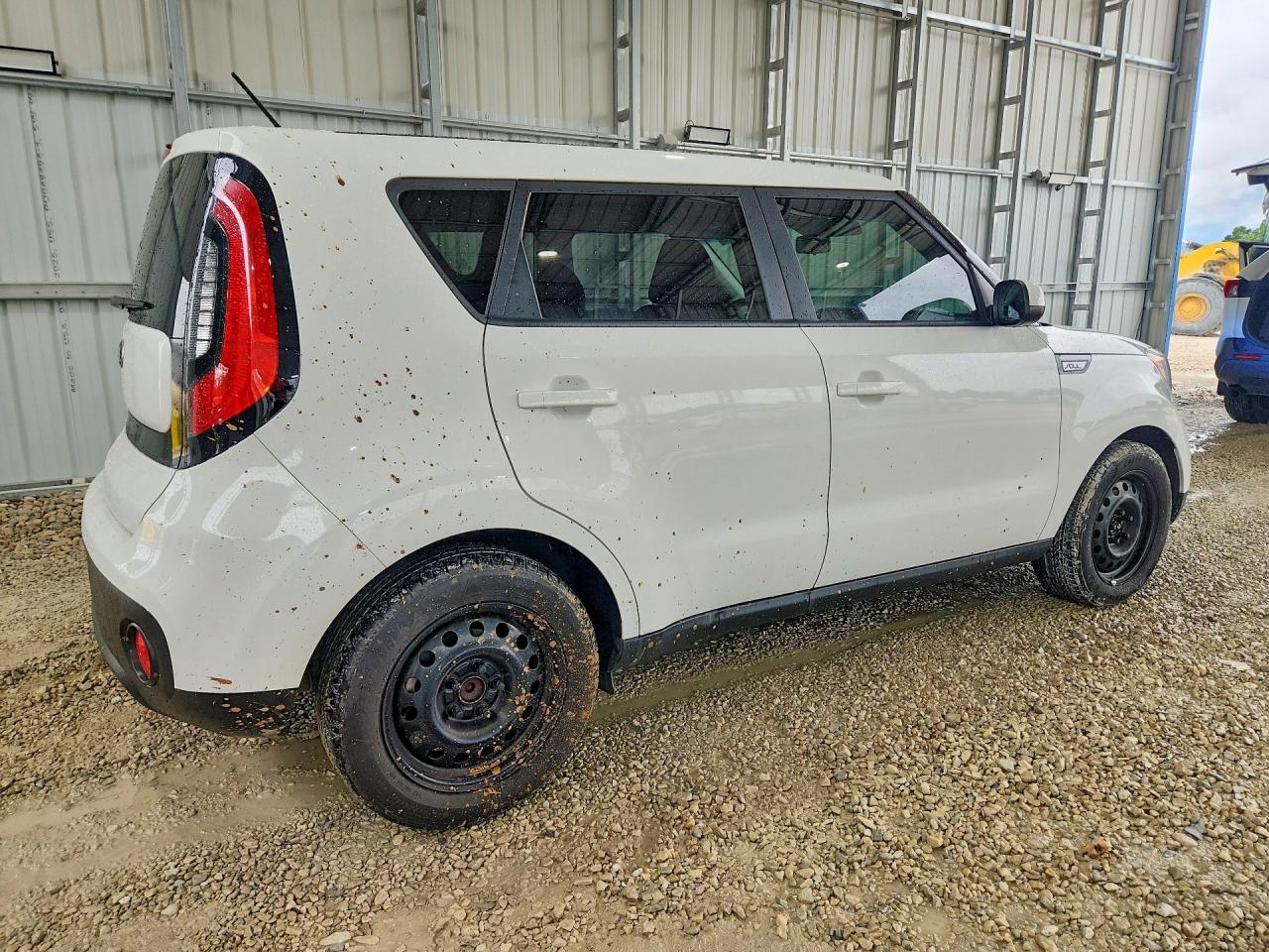 2017 Kia Soul Base White vin: KNDJN2A20H7474261