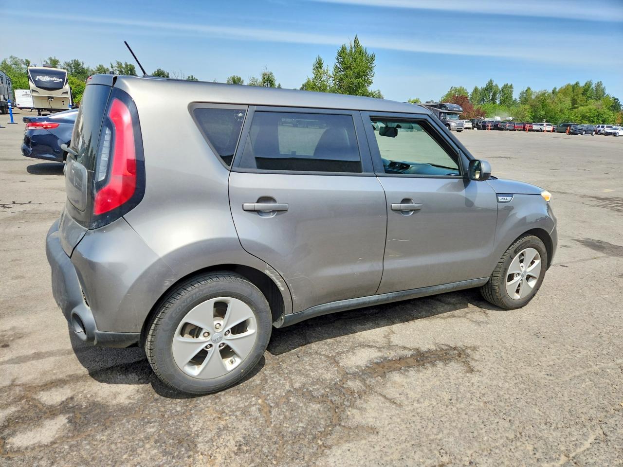 2015 Kia Soul Base Silver vin: KNDJN2A21F7123890
