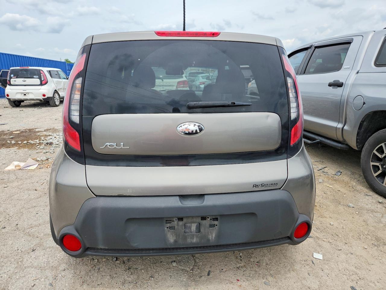 2015 Kia Soul Base Серебряный vin: KNDJN2A21F7137286