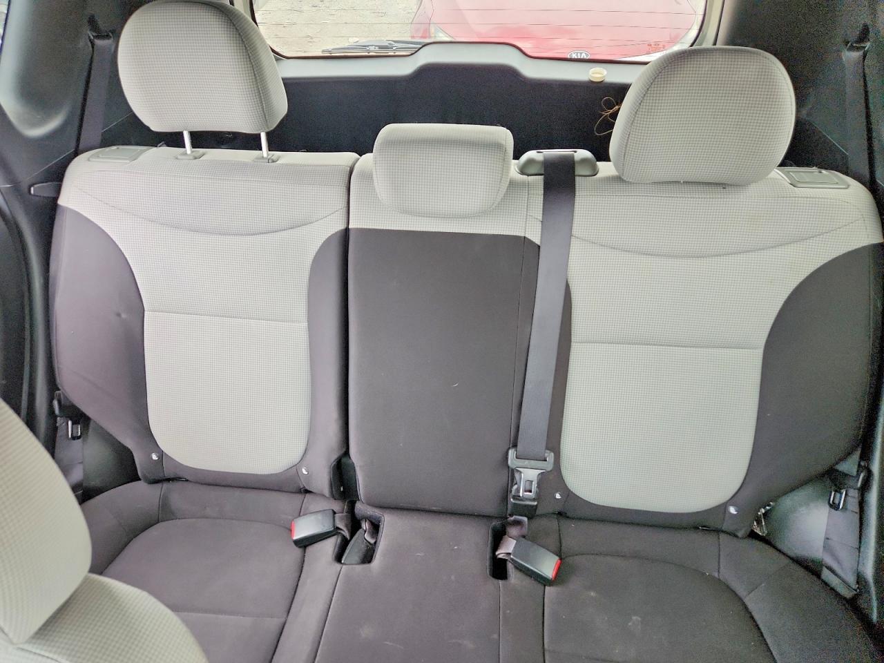 2015 Kia Soul Base Серебряный vin: KNDJN2A21F7137286