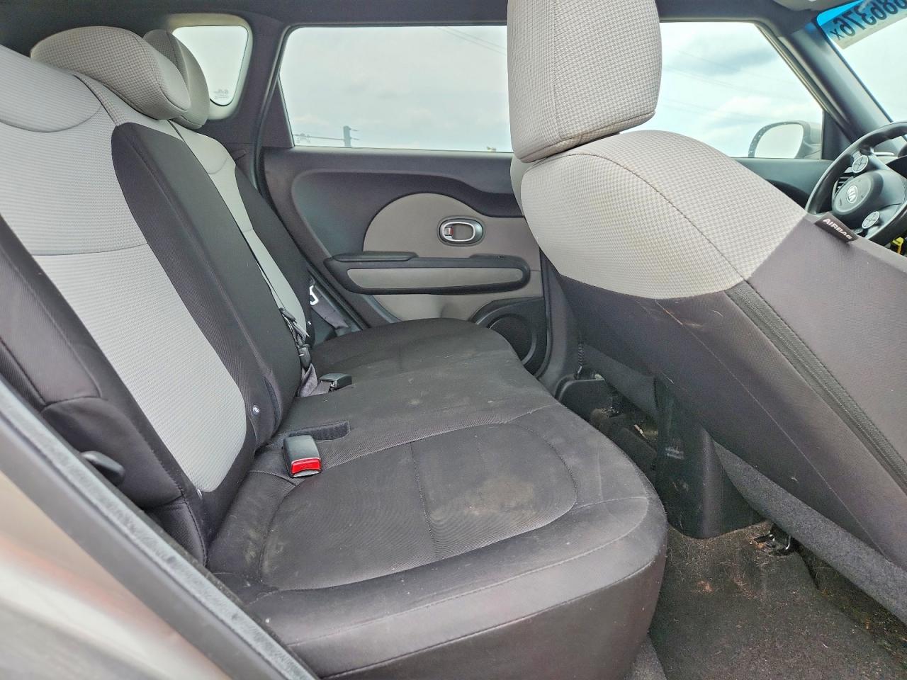 2015 Kia Soul Base Серебряный vin: KNDJN2A21F7137286
