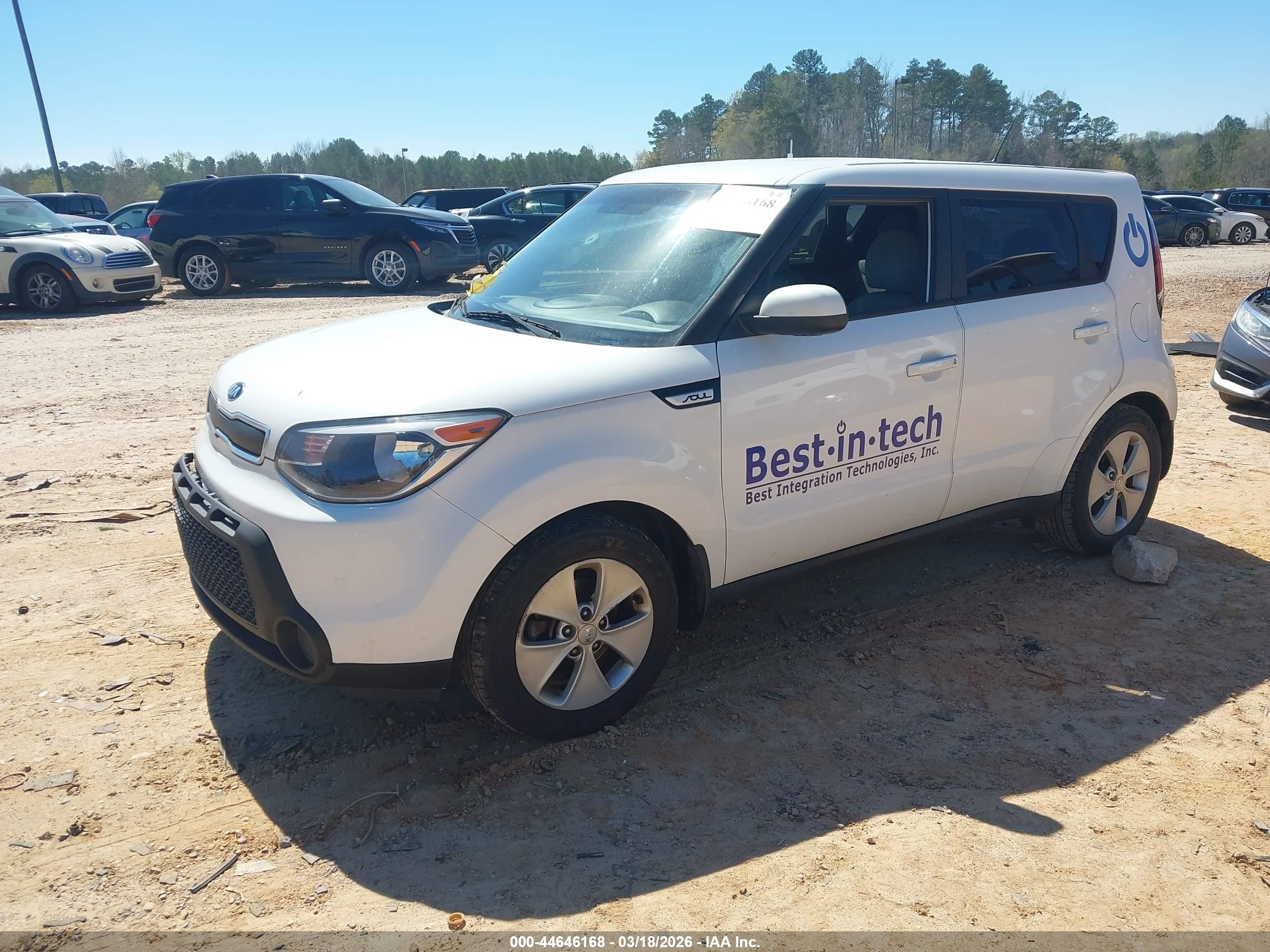 2015 Kia Soul Белый vin: KNDJN2A21F7137336