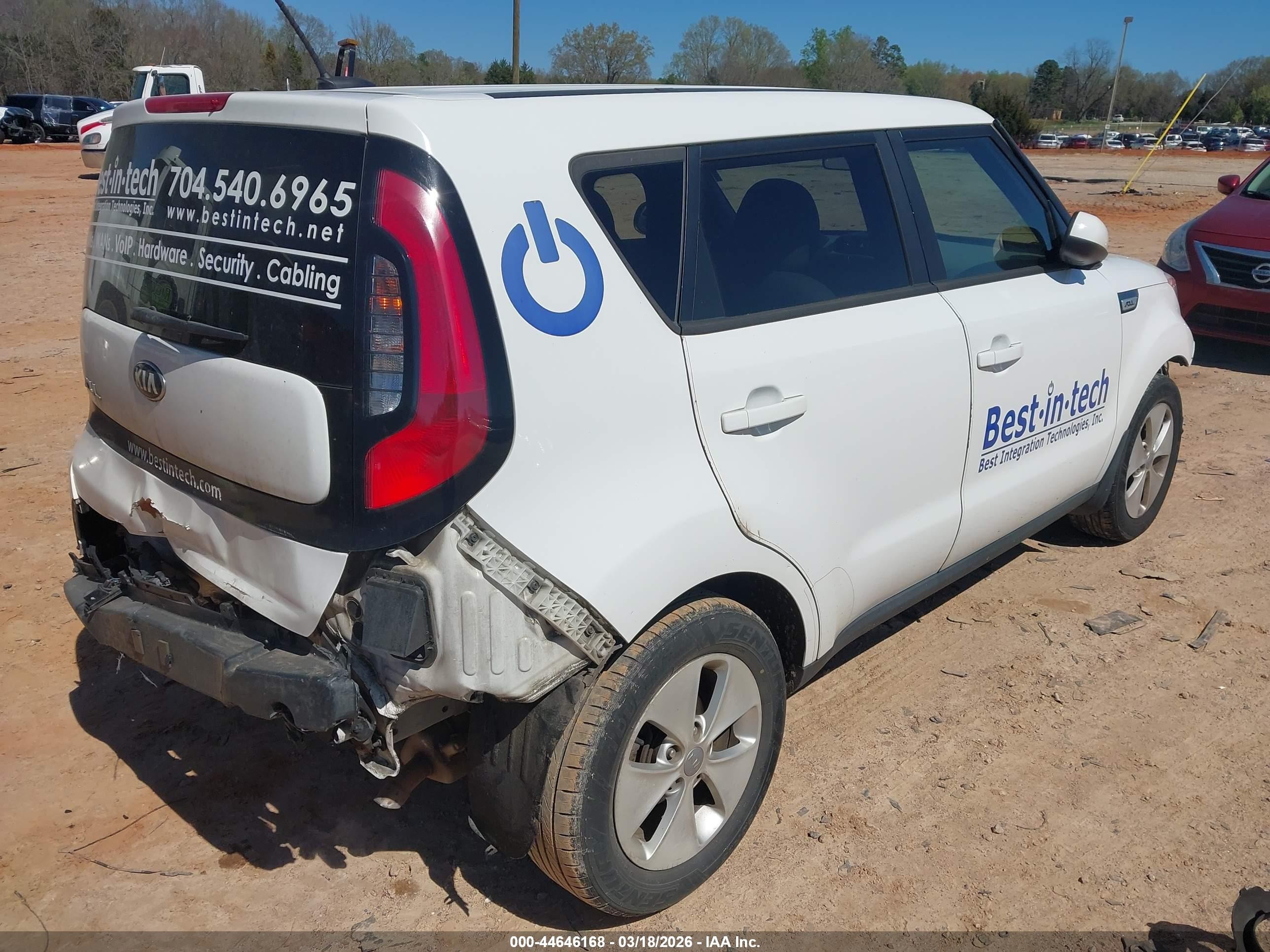 2015 Kia Soul Белый vin: KNDJN2A21F7137336