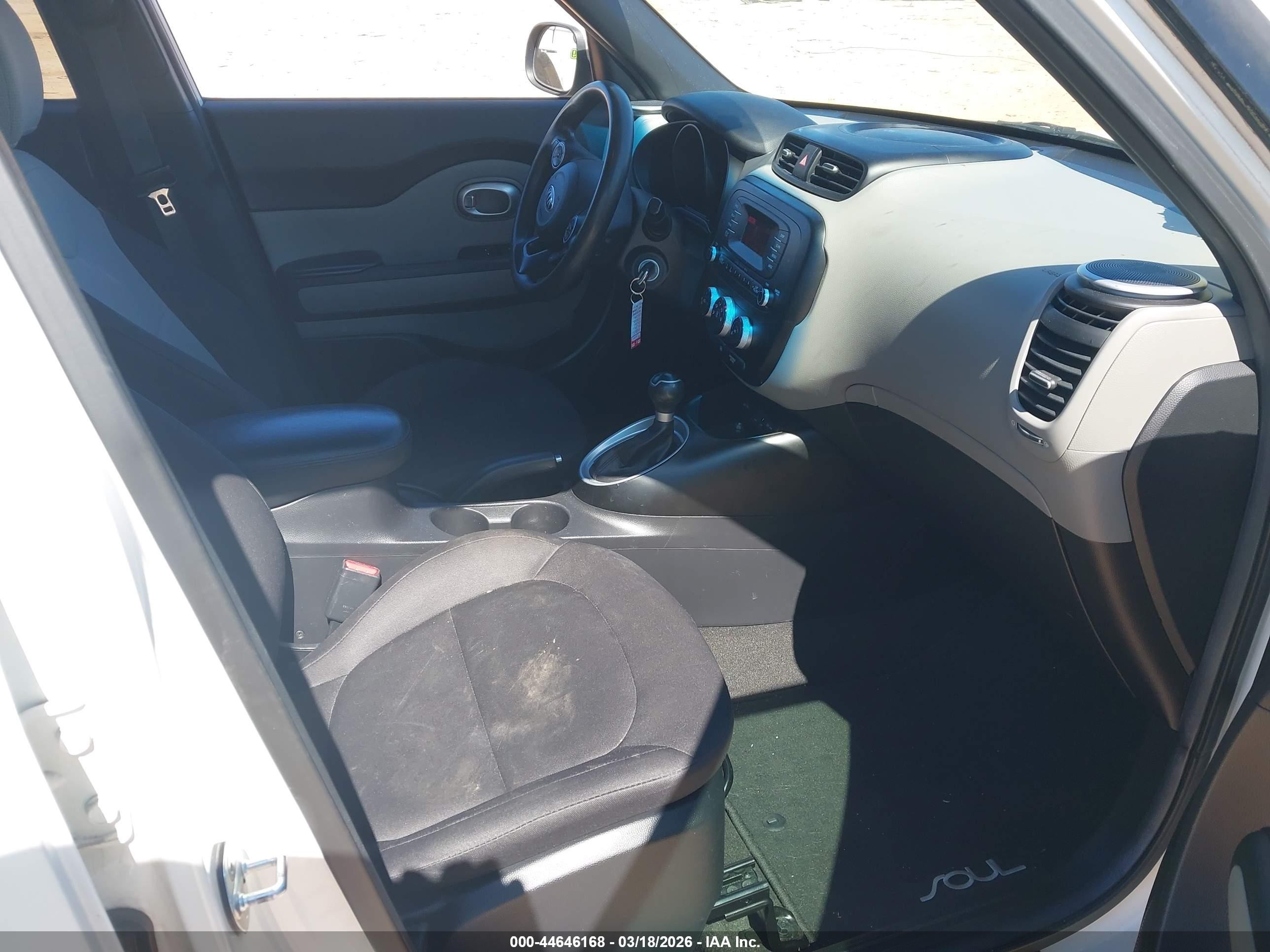 2015 Kia Soul Белый vin: KNDJN2A21F7137336
