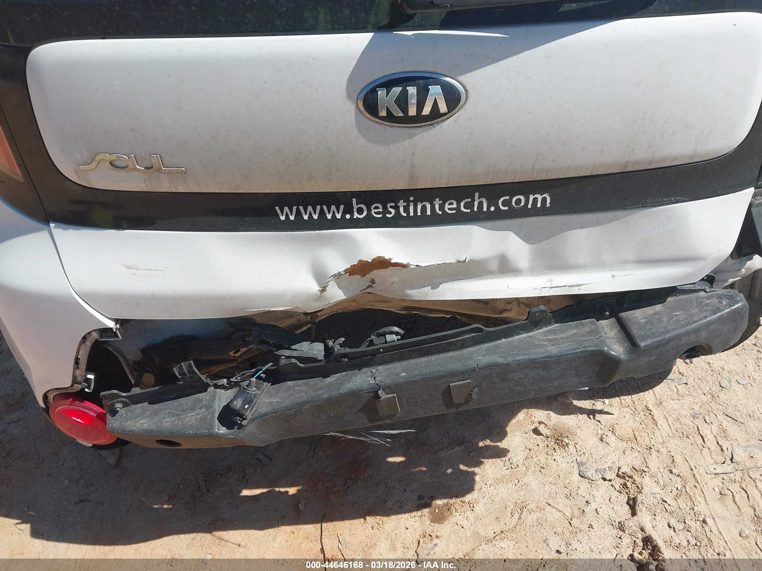 2015 Kia Soul Белый vin: KNDJN2A21F7137336
